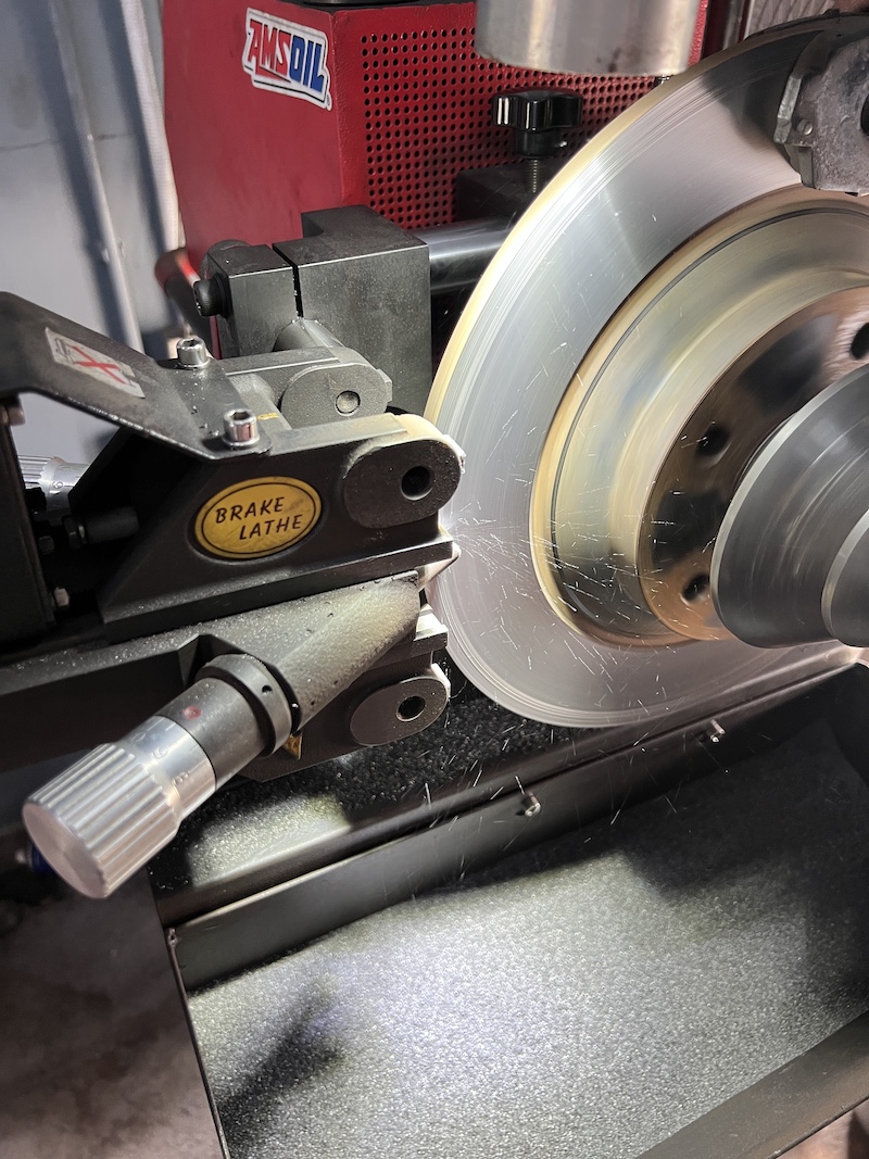 Mazda CX-5 KE | ซ่อมยางหุ้มเพลาขับ + ผ้าเบรก Nexzter PRO SPEC | เบรกมั่นใจ | ตั้งศูนย์ นนทบุรี ใครใช้ Mazda CX-5 (KE) แล้วเจอปัญหา ยางหุ้มเพลาขาด (จารบีรั่วซึม) หรือต้องการอัปเกรดระบบเบรกให้ หนึบแน่น สไตล์สปอร์ต... เราพร้อมดูแลทุกรายละเอียดเพื่อความปลอดภัยสูงสุด! เราจัดชุดใหญ่! ซ่อมเพลาขับ และอัปเกรดระบบเบรก! ✅ ซ่อมเพลาขับครบชุด: เปลี่ยนยางหุ้มเพลาขับหน้า ตัวใน-ตัวนอก พร้อมเติม จารบีสังเคราะห์คุณภาพสูง เพื่อยืดอายุการใช้งาน ✅ ผ้าเบรก Nexzter PRO SPEC (หน้า/หลัง): ผ้าเบรกเกรดสปอร์ตที่ให้แรงเบรกสูง ทนความร้อน 600°C มั่นใจแม้ขับเร็ว ✅ บริการเจียรจานเบรกละเอียด (หน้า/หลัง): เพื่อให้หน้าสัมผัสเรียบเนียน ผ้าเบรกทำงานได้เต็มประสิทธิภาพ 100% สิ่งที่จะได้รับหลังจากเข้ารับบริการ: รถกลับมานิ่งสนิท: แก้ปัญหาเสียง "กึกๆ" หรืออาการสั่นที่เกิดจากจารบีในเพลาขับแห้ง เบรกแรง คุมอยู่: สมรรถนะการหยุดรถที่เหนือกว่า OEM อย่างชัดเจน จบครบในที่เดียว: ติดตั้ง Setup และบริการ ตั้งศูนย์ (Hunter) ที่ร้าน ยางเจริญรุ่งเรือง นนทบุรี เหมาะสำหรับใคร? เจ้าของ CX-5 ที่ต้องการฟื้นฟูระบบขับเคลื่อนและอัปเกรดเบรกไปพร้อมกัน ผู้ที่ต้องการอะไหล่และบริการคุณภาพสูงในย่านงามวงศ์วาน 👉 อย่าปล่อยให้ยางหุ้มเพลาขาด! แวะมาให้เราตรวจเช็กและอัปเกรดความมั่นใจวันนี้ครับ 📌 สอบถามข้อมูลเพิ่มเติม หรือนัดหมายเข้ารับบริการ ☎️ : 08-6569-1915 ☎️ : 08-6544-5963 💬 Line id : @88rw 📍 Location : https://goo.gl/maps/HrNUAZXPN94KvxZ98 🌐 Facebook : https://www.facebook.com/88rwtire #Mazda #CX5 #CX5KE #Nexzter #PROSPEC #ยางหุ้มเพลา #ซ่อมเพลาขับ #จารบีสังเคราะห์ #ผ้าเบรก #ช่วงล่าง #ยางเจริญรุ่งเรือง #นนทบุรี #งามวงศ์วาน #ตั้งศูนย์ #ร้านซ่อมช่วงล่างดีๆใกล้ฉัน