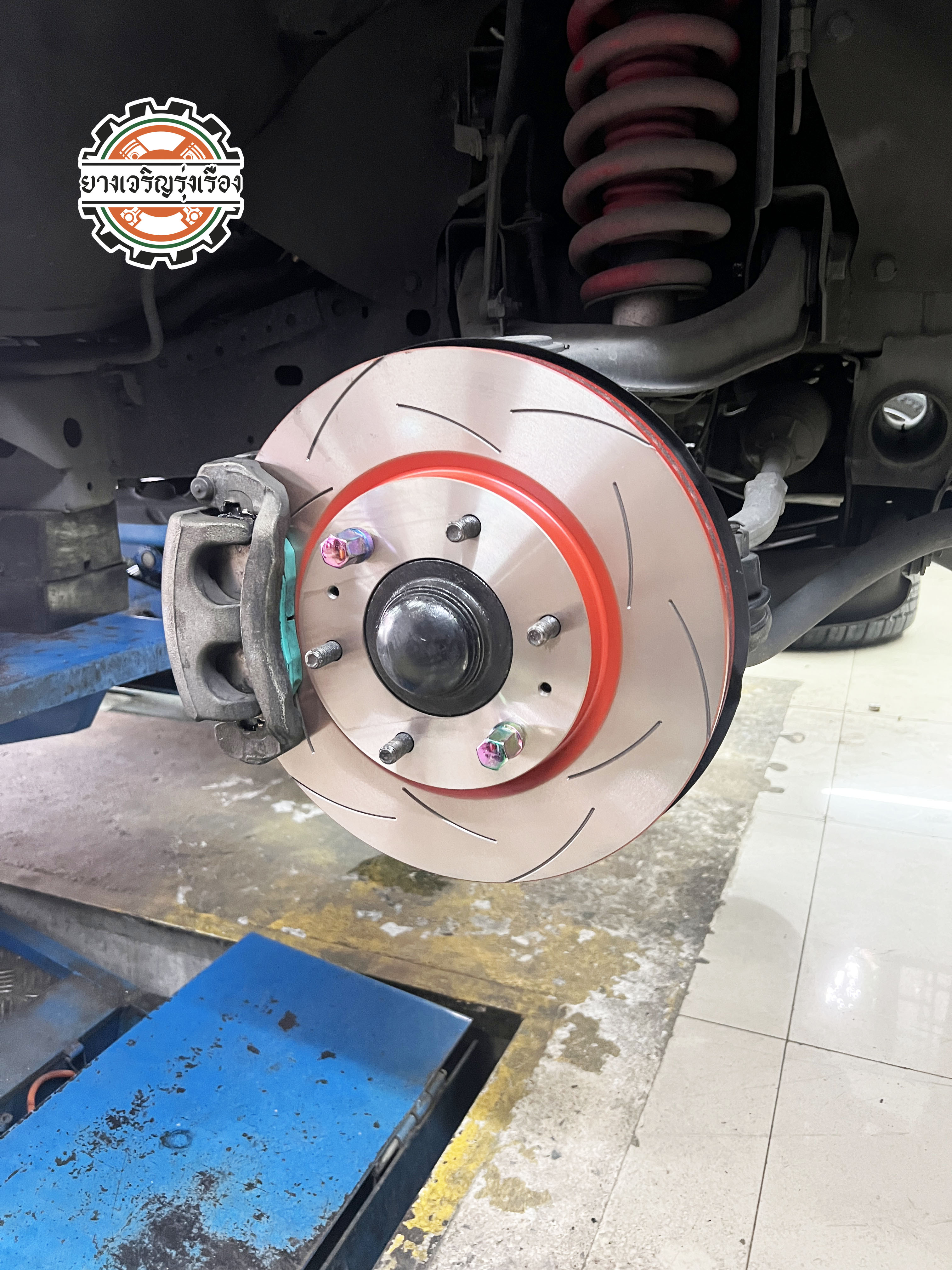 MITSUBISHI PAJERO อัพเกรดจานเบรก + ผ้าเบรกอย่างดี เลือกจานเบรกอัพเกรดเซาะร่อง TRW รุ่น XPS ✅พร้อมบริการติดตั้งset up ครบ จบ ที่เดียว🚗🚕🚙🚐🛻🚚 โทร : 08-6544-5963 บุ๊ก และทีมงาน ยินดีต้อนรับครับ 𝙊𝙪𝙧 𝙎𝙚𝙧𝙫𝙞𝙘𝙚 บริการทางร้าน เรารับทำอะไรบ้าง 🔧 ติดตั้งยางแบบไร้รอย 100% 🔧 บริการสลับยาง ตามอายุ 🔧 มียางรถยนต์ทุกยี่ห้อให้เลือกซื้อ 🔧 เช็คช่วงล่าง แก้ปัญหาให้ตรงจุด 🔧 บริการล้างลิ้นปีกผีเสื้อ 🔧 บริการเช็คระยะรถยนต์ 🔧 เปลี่ยนถ่ายของเหลวทั้งระบบ 🔧 ตั้งศูนย์ด้วยเครื่อง HUNTER นำเข้าจาก USA สอบถามข้อมูลเพิ่มเติม หรือนัดหมายเข้ารับบริการ Tel : 08-6569-1915 Tel : 08-6544-5963 Line id : @88rw Tiktok : https://www.tiktok.com/@88rwycrr Youtube : https://youtube.com/@88rw Facebook : https://www.facebook.com/amsfixservice Location : https://goo.gl/maps/HrNUAZXPN94KvxZ98?coh=178573&entry=tt #รถยนต์มีปัญหาไม่รู้ต้องแก้ตรงไหน ทางเรายินดี ตรวจหาปัญหาและหาวิธีแก้ บอกลูกค้าก่อนลงมือทำเสมอราคาเป็นธรรมไม่เอาเปรียบ สบายใจคุณลูกค้า ---------------------------------- ดูแลให้คำปรึกษาทุกปัญหาคาใจ ไม่ทิ้งลูกค้า มีบริการหลังการขาย 【ให้ผู้เชี่ยวชาญของเรา ดูแลรถคุณ】 ร้านยางเจริญรุ่งเรือง ยินดีต้อนรับครับ ---------------------------------- #จานเบรก #XPS #TRW