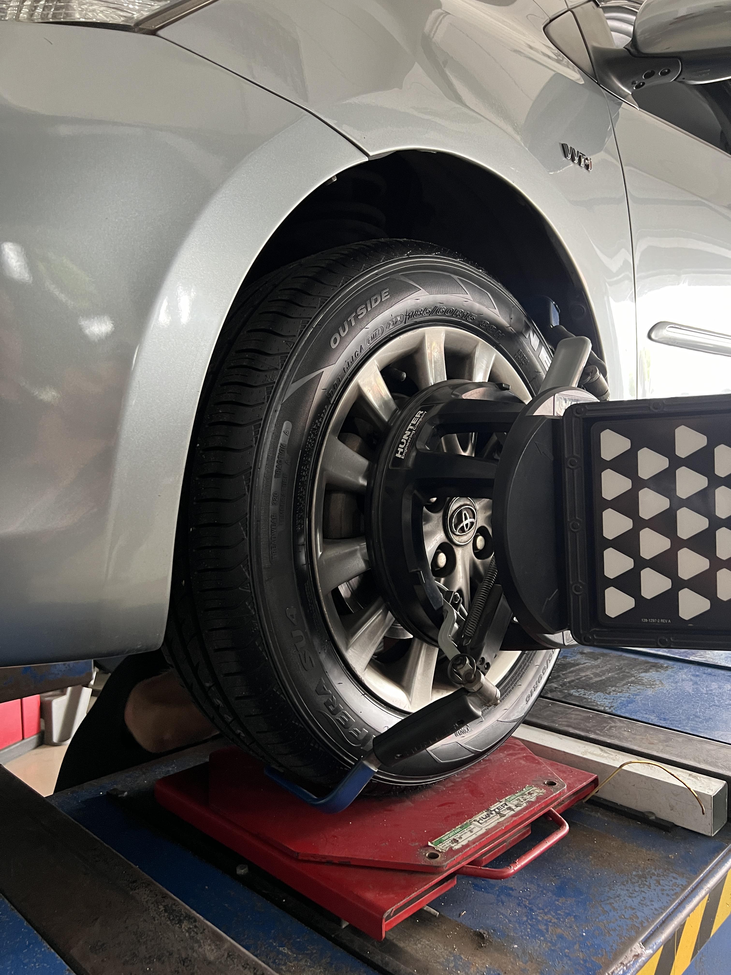 TOYOTA VIOS เข้ารับบริการเปลี่ยนยางรถยนต์ ใช้งานประจำวัน [+] NEXEN SU4 185/60R15 *ประกันยาง 1 ปี หรือ 25,000 กม. จากการใช้งานเคลมฟรี *นัดหมายก่อนเข้ารับบริการ เพื่อความรวดเร็วครับ 𝙊𝙪𝙧 𝙎𝙚𝙧𝙫𝙞𝙘𝙚 บริการทางร้านเรารับทำอะไรบ้าง 🔧 มียางรถยนต์ทุกยี่ห้อให้เลือกซื้อ 🔧 โช้คอัพ สปริง 🔧 เช็คช่วงล่าง แก้ปัญหาให้ตรงจุด 🔧 ติดตั้งยางแบบไร้รอย 100% 🔧 บริการสลับยาง ตามอายุ 🔧 บริการล้างลิ้นปีกผีเสื้อ 🔧 บริการเช็คระยะรถยนต์ 🔧 เปลี่ยนถ่ายของเหลวทั้งระบบ 🔧 ตั้งศูนย์ด้วยเครื่อง HUNTER นำเข้าจาก USA สอบถามข้อมูลเพิ่มเติม หรือนัดหมายเข้ารับบริการ ☎️ : 08-6569-1915 ☎️ : 08-6544-5963 Line id : @88rw Tiktok : https://www.tiktok.com/@88rwycrr Youtube : https://youtube.com/@88rw Facebook : https://www.facebook.com/88rwtire Location : https://goo.gl/maps/HrNUAZXPN94KvxZ98? #รถยนต์มีปัญหาไม่รู้ต้องแก้ตรงไหน ทางเรายินดี ตรวจหาปัญหาและหาวิธีแก้ บอกลูกค้าก่อนลงมือทำเสมอราคาเป็นธรรมไม่เอาเปรียบ สบายใจคุณลูกค้า ร้านยางเจริญรุ่งเรือง ยินดีต้อนรับครับ