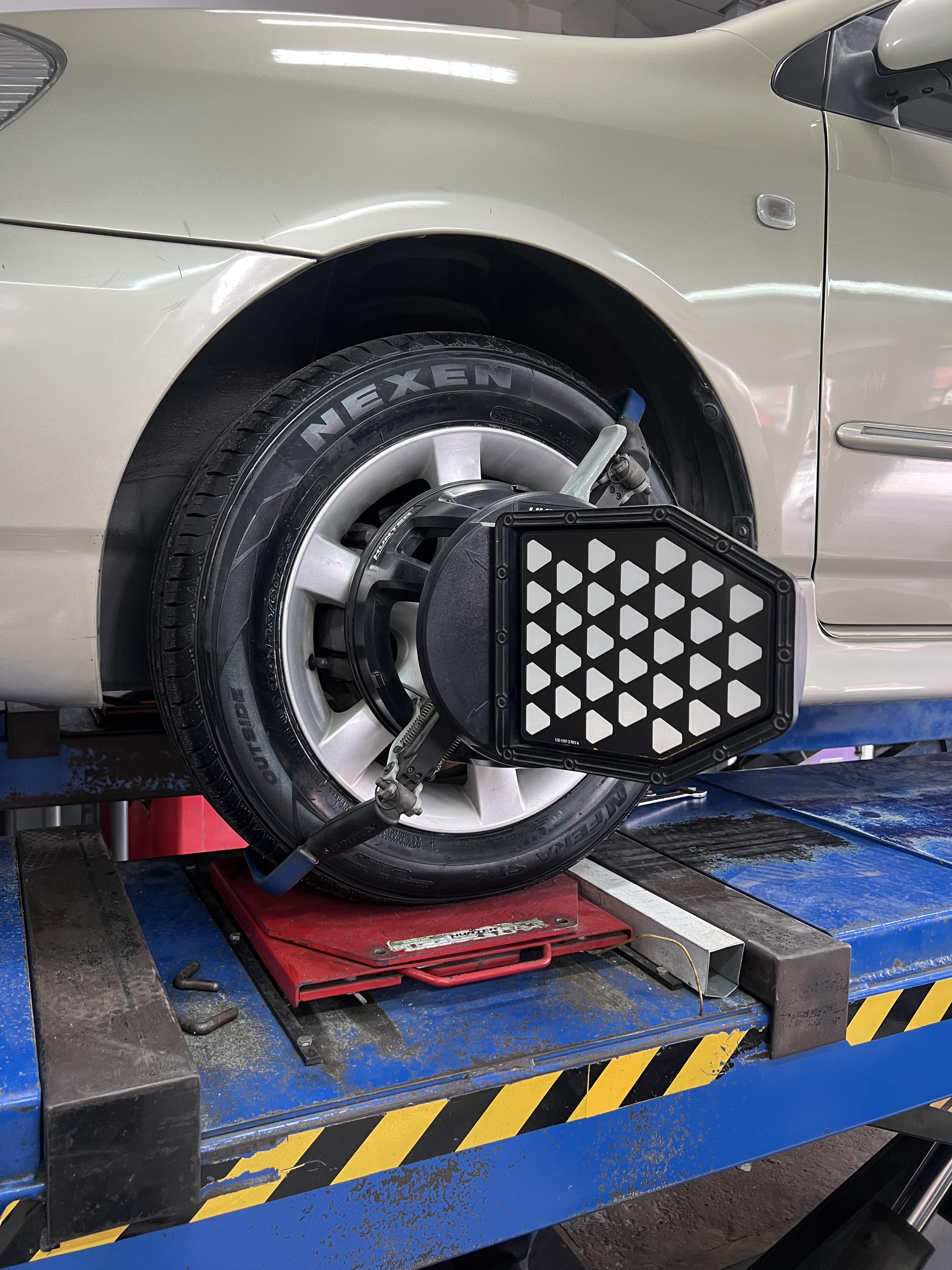 TOYOTA ALTIS เข้ารับบริการเปลี่ยนยางรถยนต์ [+] NEXEN SU4 195/60R15 #ถ่ายให้เป๊ะแชร์ให้ปังกับยางNexen #เส้นต่อไปใช้เน็กเซ็น #nexentirethailand #nexentire #ยางรถยนต์ *เฉาพาะ NEXEN Pirelli ประกันยาง 1 ปี หรือ 25,000 กม. บาด บวม เบียด แตก ระเบิด เปลี่ยนเส้นใหม่ ครับ *เพื่อความรวดเร็วนัดหมายก่อนเข้ารับบริการครับ 𝙊𝙪𝙧 𝙎𝙚𝙧𝙫𝙞𝙘𝙚 บริการทางร้านเรารับทำอะไรบ้าง 👉มียางรถยนต์ทุกยี่ห้อให้เลือกซื้อ 👉โช้คอัพ สปริง 👉เช็คช่วงล่าง แก้ปัญหาให้ตรงจุด 👉ติดตั้งยางแบบไร้รอย 100% 👉บริการสลับยาง ตามอายุ 👉บริการล้างลิ้นปีกผีเสื้อ 👉บริการเช็คระยะรถยนต์ 👉เปลี่ยนถ่ายของเหลวทั้งระบบ 👉ตั้งศูนย์ด้วยเครื่อง HUNTER นำเข้าจาก USA สอบถามข้อมูลเพิ่มเติม หรือนัดหมายเข้ารับบริการ ☎️ : 08-6569-1915 ☎️ : 08-6544-5963 Line id : @88rw Facebook : https://www.facebook.com/88rwtire Location : https://goo.gl/maps/HrNUAZXPN94KvxZ98? #รถยนต์มีปัญหาไม่รู้ต้องแก้ตรงไหน ทางเรายินดี ตรวจหาปัญหาและหาวิธีแก้ บอกลูกค้าก่อนลงมือทำเสมอราคาเป็นธรรม #nexentires