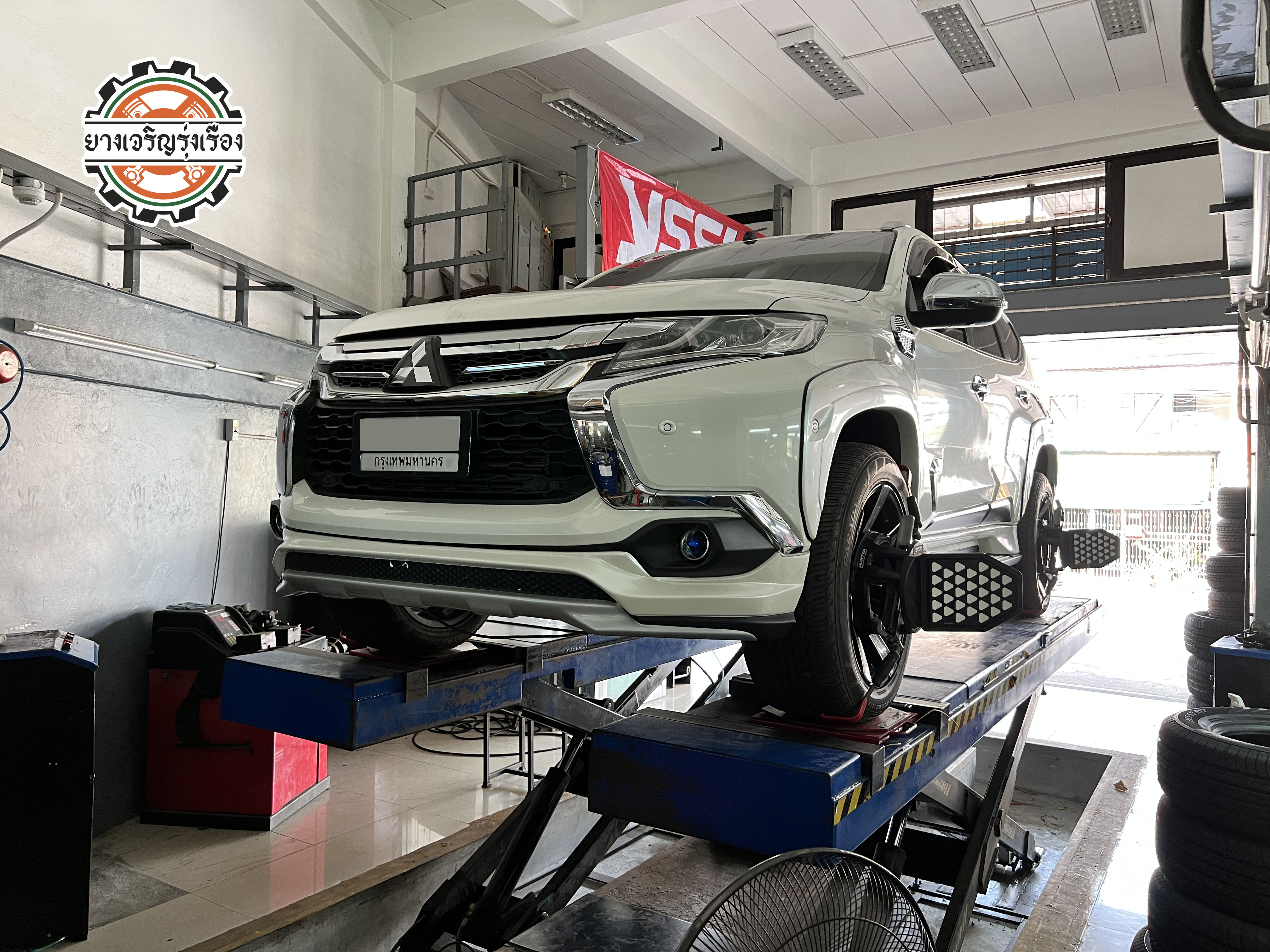 MITSUBISHI PAJERO เปลี่ยนโช๊คอัพรถยนต์ใช้งานทั่วไป แทนของเก่าที่เสื่อมสภาพ [+] Profender PG5 เซ็ทโช๊คอัพหน้าหลัง = 5,500 บาท ล้อเดิม ยางเดิม ก็ขับสนุกได้ [+] พร้อมบริการติดตั้ง + Set up ให้เหมาะกับยาง [+] ขับสนุกด้วยบริการ ตั้งศูนย์ละเอียดให้เหมาะกับการใช้งานและลักษณะของช่วงล่าง --------------------------------- โทร : 08-6544-5963 บุ๊ก และทีมงาน ยินดีต้อนรับครับ 𝙊𝙪𝙧 𝙎𝙚𝙧𝙫𝙞𝙘𝙚 บริการทางร้าน เรารับทำอะไรบ้าง 🔧 ติดตั้งยางแบบไร้รอย 100% 🔧 บริการสลับยาง ตามอายุ 🔧 มียางรถยนต์ทุกยี่ห้อให้เลือกซื้อ 🔧 เช็คช่วงล่าง แก้ปัญหาให้ตรงจุด 🔧 บริการล้างลิ้นปีกผีเสื้อ 🔧 บริการเช็คระยะรถยนต์ 🔧 เปลี่ยนถ่ายของเหลวทั้งระบบ 🔧 ตั้งศูนย์ด้วยเครื่อง HUNTER นำเข้าจาก USA #รถยนต์มีปัญหาไม่รู้ต้องแก้ตรงไหน ทางเรายินดี ตรวจหาปัญหาและหาวิธีแก้ บอกลูกค้าก่อนลงมือทำเสมอราคาเป็นธรรมไม่เอาเปรียบ สบายใจคุณลูกค้า ---------------------------------- ดูแลให้คำปรึกษาทุกปัญหาคาใจ ไม่ทิ้งลูกค้า มีบริการหลังการขาย 【ให้ผู้เชี่ยวชาญของเรา ดูแลรถคุณ】 ร้านยางเจริญรุ่งเรือง ยินดีต้อนรับครับ ---------------------------------- #โช๊คอัพรถยนต์ #monroe #yss #kayaba #profender #ร้านยางเจริญรุ่งเรือง #นนทบุรี #งามวงศ์วาน #amsfix #บริการช่วงล่างรถยนต์ #ซ่อมบำรุงช่วงล่าง #เซทอัพโช๊คอัพรถยนต์