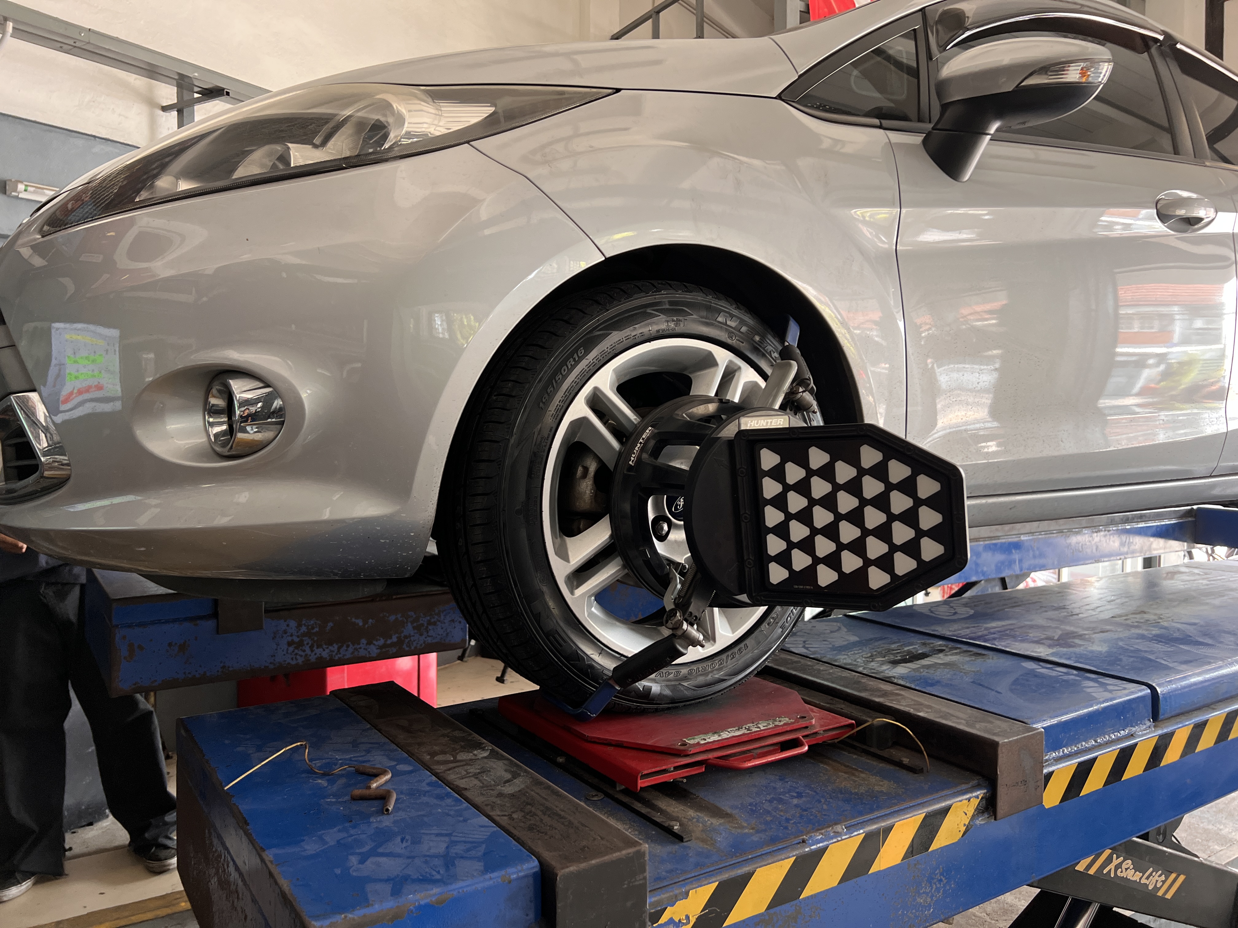 ลูกค้า Ford fiesta เปลี่ยนยางรถยนต์ใช้งานประจำวัน เน้นนุ่มนวล