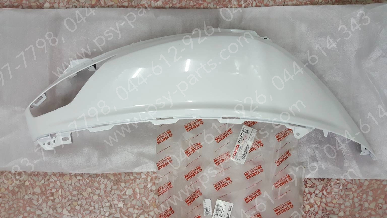 ฝาครอบข้างขวา FILANO 125, GRAND FILANO แท้ๆ สีขาวมุก 2BL-F1731-00-P0