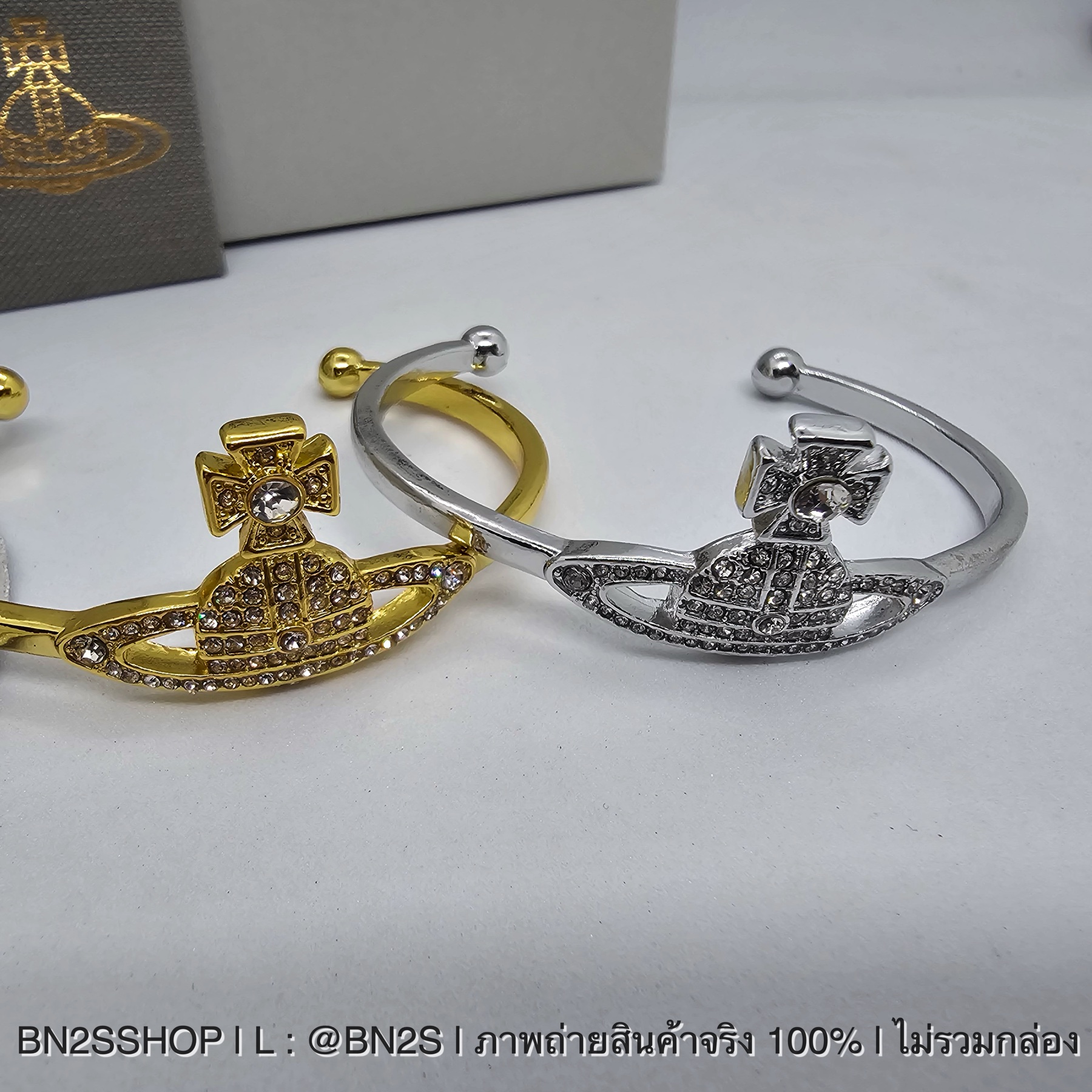 สีทอง | Vivienne Westwood Grace Bas Relief Open Bangle กำไลข้อมือวิเวียน จี้ดาวเสาร์ฝังเพชร งานสวย ประไซส์ได้เอง