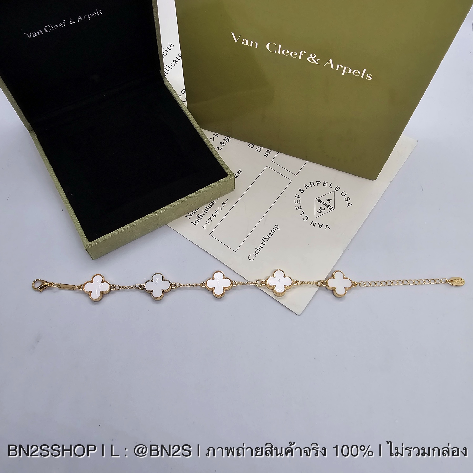 สีขาว | สร้อยข้อมือแฟชั่น แวนคีฟ ลานใบโคลเวอร์ 4 แฉก งานสวย อะไหล่ทอง ห้อยจี้สายโซ่