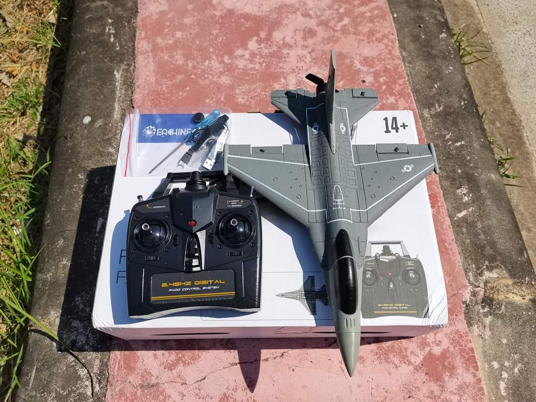 เครื่องบินบังคับวิทยุ Eachine Mini F16 Falcon 365mm Wingspan EPP 2.4G 6-Axis One Key Return Aerobatic RC Airplane