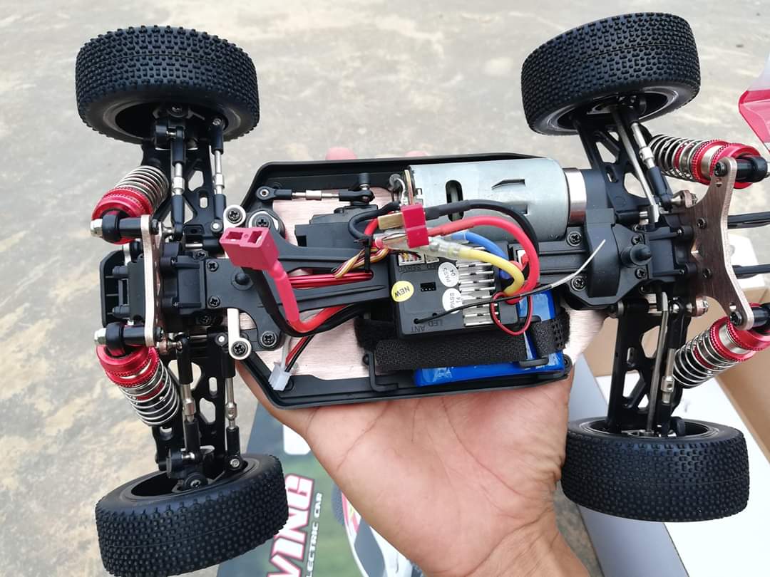 รถบังคับวิทยุ WLtoys 144001 2.4GHz RC 1/14 scale 4WD ชุดพร้อมเล่นโช๊คอัลลู พร้อมระบบเฟืองโลหะ