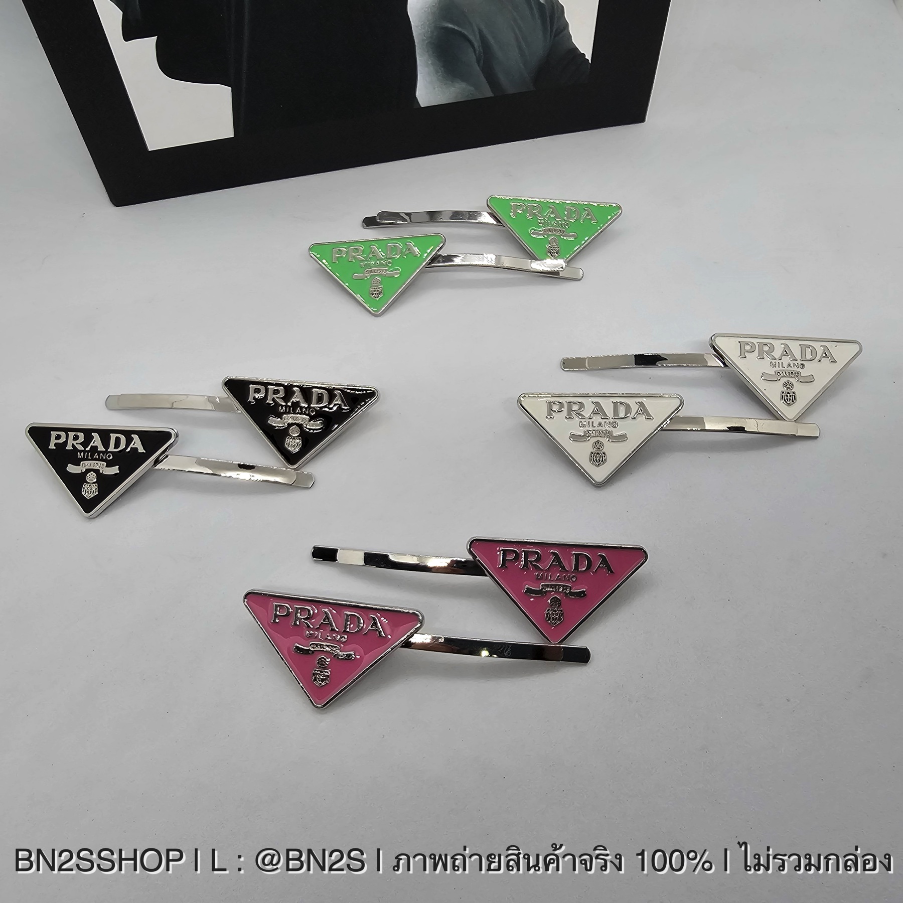 สีชมพู | Prada Metal Hair Clip กิ๊บติดผม ปราด้า โลโก้ ซ้าย ขวา ชุด 2 ชิ้น งานพรีเมียม พร้อมจัดส่ง