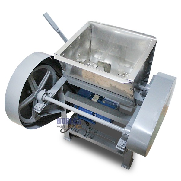 เครื่องผสมอาหารถังเหลี่ยม 15นิ้ว พร้อมมอเตอร์ ตราแสงงาม SSG