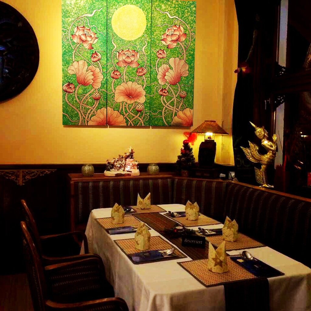 ภาพวาด รูปวาดดอกบัว ภาพติดผนัง ภาพมงคล เสริมดวง กรอบลอย ภาพแต่งบ้าน กรอบรูปติดผนัง ภาพติดผนังตกแต่งบ้าน G0016