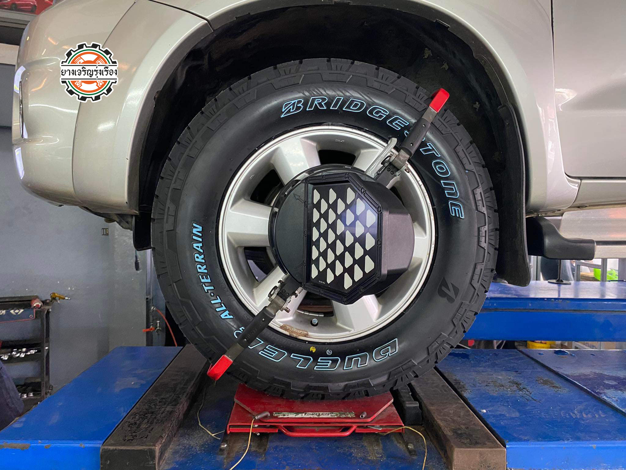 TOYOTA VIGO เปลี่ยนยางใช้งาน Bridgestone ยางพรีเมี่ยม ใช้งานดี สบายใจ [+] Bridgestone DUELER ALL-TERRAIN AT002 [+] ขนาด 265/65R17 โปรโมชั่นราคาพิเศษ ติดต่อสอบถามเพิ่มเติม โทร : 08-6569-1915 บุ๊ก และทีมงาน ยินดีต้อนรับครับ 𝙊𝙪𝙧 𝙎𝙚𝙧𝙫𝙞𝙘𝙚 บริการทางร้าน เรารับทำอะไรบ้าง 🔧 ติดตั้งยางแบบไร้รอย 100% 🔧 บริการสลับยาง ตามอายุ 🔧 มียางรถยนต์ทุกยี่ห้อให้เลือกซื้อ 🔧 เช็คช่วงล่าง แก้ปัญหาให้ตรงจุด 🔧 บริการล้างลิ้นปีกผีเสื้อ 🔧 บริการเช็คระยะรถยนต์ 🔧 เปลี่ยนถ่ายของเหลวทั้งระบบ 🔧 ตั้งศูนย์ด้วยเครื่อง HUNTER นำเข้าจาก USA สอบถามข้อมูลเพิ่มเติม หรือนัดหมายเข้ารับบริการ Tel : 08-6569-1915 Tel : 08-6544-5963 Line id : @88rw Tiktok : https://www.tiktok.com/@88rwycrr Youtube : https://youtube.com/@88rw Facebook : https://www.facebook.com/88rwtire Location : https://goo.gl/maps/HrNUAZXPN94KvxZ98?coh=178573&entry=tt #รถยนต์มีปัญหาไม่รู้ต้องแก้ตรงไหน ทางเรายินดี ตรวจหาปัญหาและหาวิธีแก้ บอกลูกค้าก่อนลงมือทำเสมอราคาเป็นธรรมไม่เอาเปรียบ สบายใจคุณลูกค้า ---------------------------------- ดูแลให้คำปรึกษาทุกปัญหาคาใจ ไม่ทิ้งลูกค้า มีบริการหลังการขาย 【ให้ผู้เชี่ยวชาญของเรา ดูแลรถคุณ】 ร้านยางเจริญรุ่งเรือง ยินดีต้อนรับครับ #ยางรถยนต์ #Bridgestone #ECOPIA