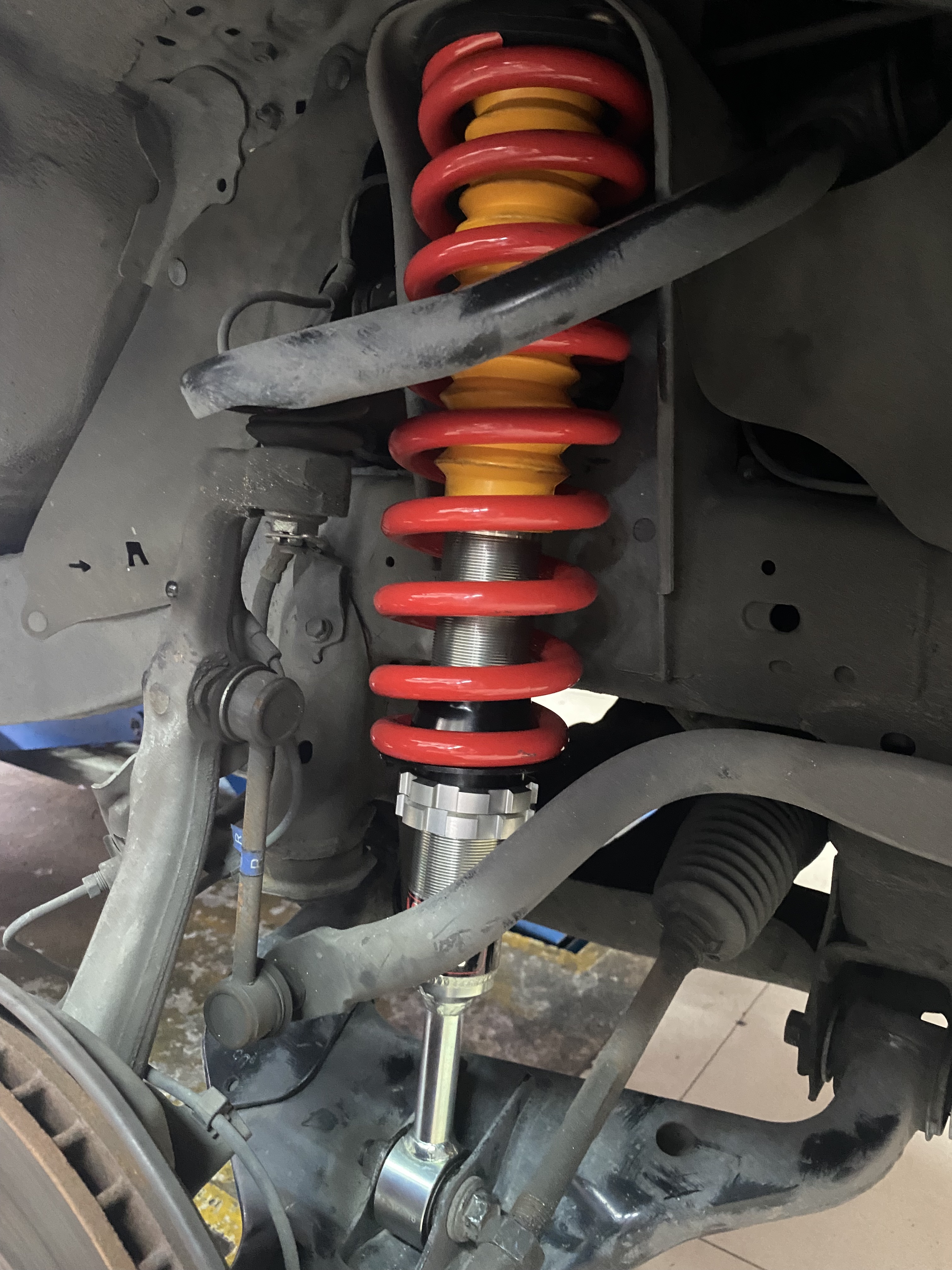 TOYOTA VIGO PRERUNNER เข้ารับบริการเปลี่ยนโช้คอัพ อัพเกรดช่วงล่างในนิ่ง หนึบ นวล พร้อมเปลี่ยนยางรถยนต์ พรีเมี่ยมเน้นใช้งาน เลือกของดี [+] YSS E SERIES +Full set พร้อมสปริง Yss performance monotube วาล์วแปรผันอัตโนมัติ [+] NEXEN RH5 suv นุ่มหนึบ ประกันยาง 1 ปี หรือ 25,000 กม. *เพื่อความสะดวกในการรับบริการ นัดหมายเวลาก่อนเข้ารับบริการทุกครั้งครับ 𝙊𝙪𝙧 𝙎𝙚𝙧𝙫𝙞𝙘𝙚 บริการทางร้านเรารับทำอะไรบ้าง 🔧 มียางรถยนต์ทุกยี่ห้อให้เลือกซื้อ 🔧 โช้คอัพ สปริง 🔧 เช็คช่วงล่าง แก้ปัญหาให้ตรงจุด 🔧 ติดตั้งยางแบบไร้รอย 100% 🔧 บริการสลับยาง ตามอายุ 🔧 บริการล้างลิ้นปีกผีเสื้อ 🔧 บริการเช็คระยะรถยนต์ 🔧 เปลี่ยนถ่ายของเหลวทั้งระบบ 🔧 ตั้งศูนย์ด้วยเครื่อง HUNTER นำเข้าจาก USA สอบถามข้อมูลเพิ่มเติม หรือนัดหมายเข้ารับบริการ ☎️ : 08-6569-1915 ☎️ : 08-6544-5963 Line id : @88rw Tiktok : https://www.tiktok.com/@88rwycrr Youtube : https://youtube.com/@88rw Facebook : https://www.facebook.com/88rwtire Location : https://goo.gl/maps/HrNUAZXPN94KvxZ98?coh=178573&entry=tt #รถยนต์มีปัญหาไม่รู้ต้องแก้ตรงไหน ทางเรายินดี ตรวจหาปัญหาและหาวิธีแก้ บอกลูกค้าก่อนลงมือทำเสมอราคาเป็นธรรมไม่เอาเปรียบ สบายใจคุณลูกค้า ร้านยางเจริญรุ่งเรือง ยินดีต้อนรับครับ