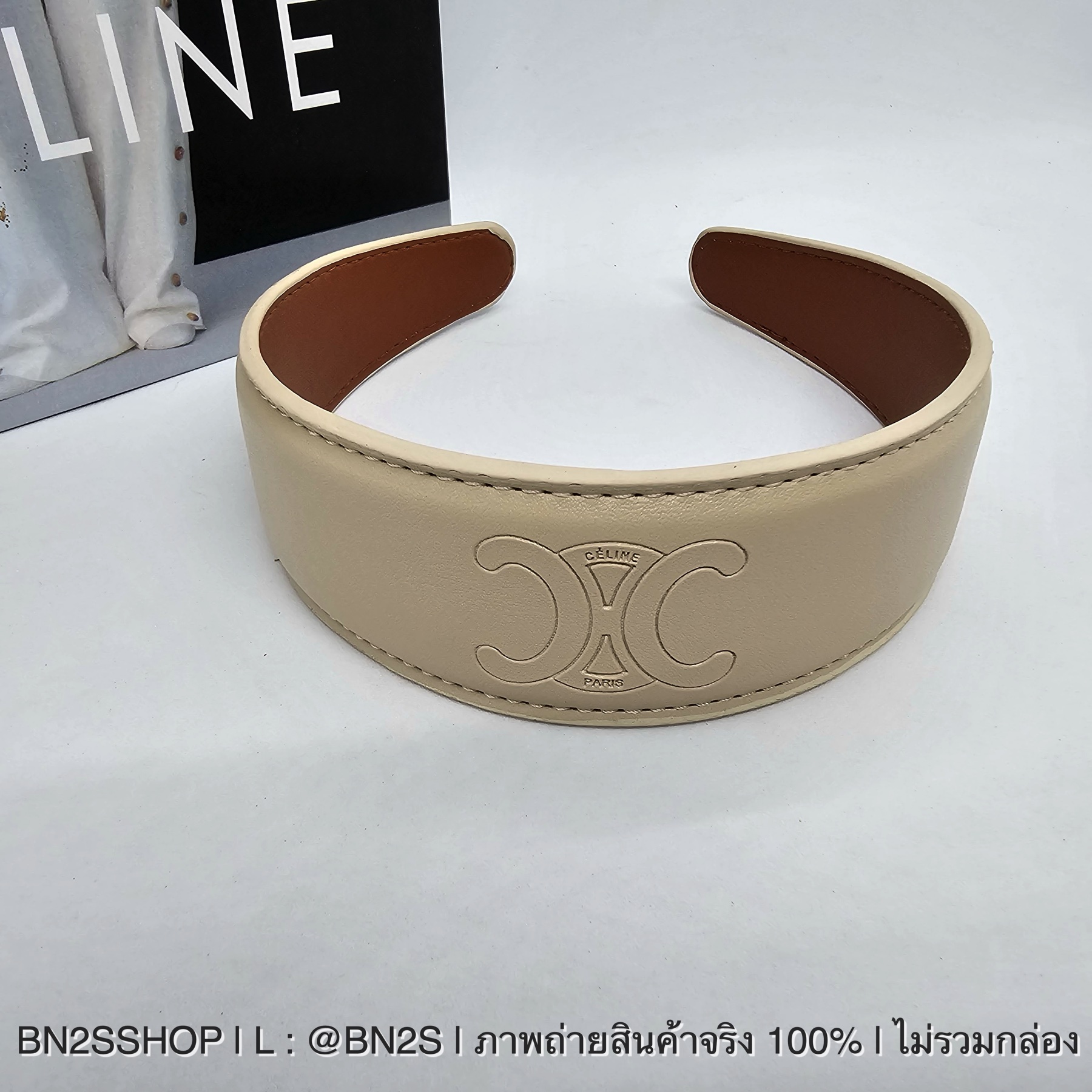 เบจ | CELINE Cuir Headband in Calfskin Leather ที่คาดผมลายปัม CL งานหนังสีน้ำตาล งานปั๊ม หนังนุ่มมือมาก ถ่ายจากสินค้าจริง