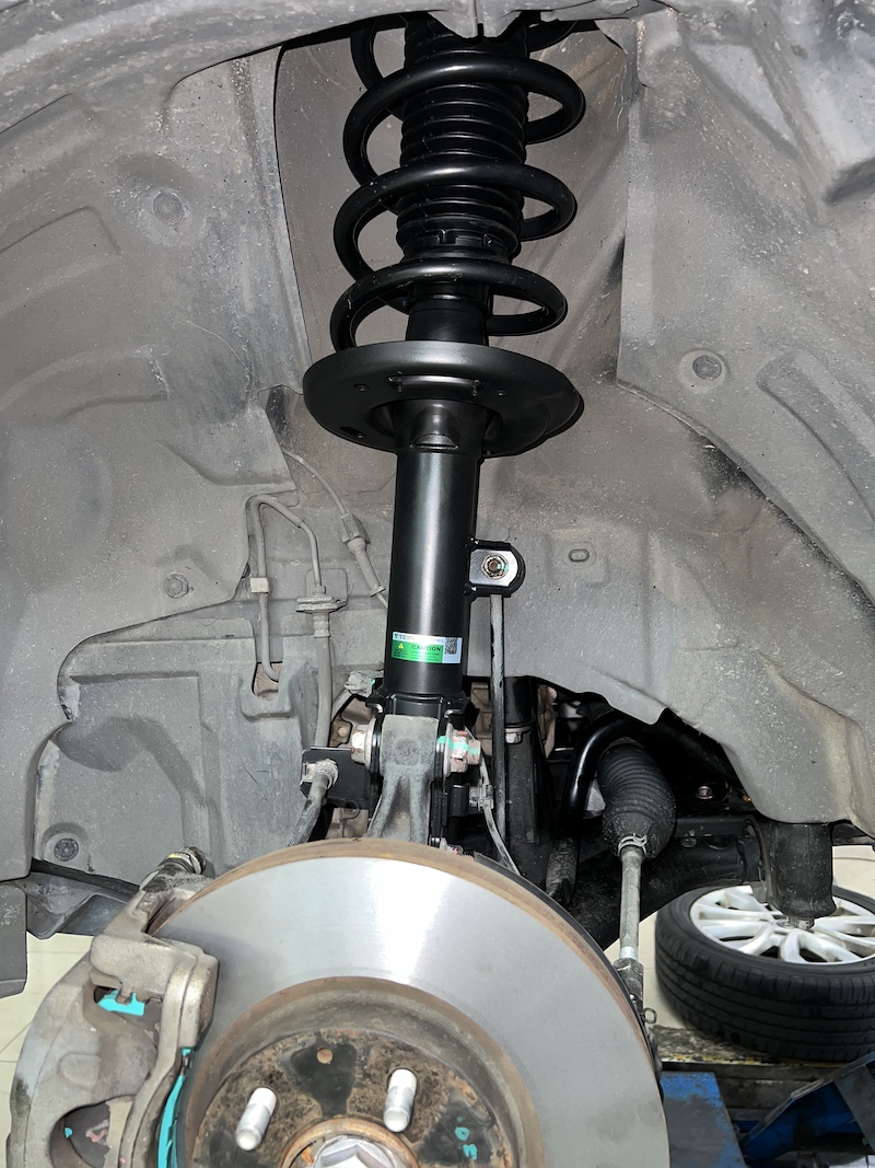 Mazda CX-5 KE ติดตั้งโช้คอัพ Tein EnduraPro Basic พร้อมอะไหล่ส่วนควบใหม่ทั้งหมด สิ่งที่จะได้รับหลังจากติดตั้ง: ฟีลลิ่งหนึบแน่นสไตล์ญี่ปุ่น: โช้คอัพ Tein EnduraPro Basic ให้ความหนึบแน่นที่เหนือกว่าโช้คเดิม แต่ยังคงความนุ่มนวลไว้ เทคโนโลยี H.B.S.: ช่วยดูดซับแรงกระแทกในจังหวะยุบตัวสุด ลดอาการกระดอนเมื่อเจอหลุมหรือคอสะพาน คุณภาพมาตรฐาน OEM: ผลิตจากวัสดุคุณภาพสูง ทนทาน และติดตั้งแทนของเดิมได้ทันที ไม่ต้องดัดแปลง ความมั่นคงที่เพิ่มขึ้น: รถทรงตัวได้นิ่งขึ้น เข้าโค้งมั่นใจ ลดอาการโคลงเคลงของรถ SUV เหมาะสำหรับใคร? เจ้าของ CX-5 ที่ต้องการความหนึบและมั่นคงในการขับขี่ประจำวัน ผู้ที่ต้องการอัปเกรดความทนทานและความปลอดภัยของช่วงล่าง โดยไม่ต้องการโหลดเตี้ย 👉 สำหรับเจ้าของ CX-5 ที่อยากได้ฟีลลิ่งขับขี่ที่มั่นใจกว่าเดิม Tein EnduraPro Basic คือคำตอบ! 📌 สอบถามข้อมูลเพิ่มเติม หรือนัดหมายเข้ารับบริการ ☎️ : 08-6569-1915 ☎️ : 08-6544-5963 💬 Line id : @88rw 📍 Location : https://goo.gl/maps/HrNUAZXPN94KvxZ98 🌐 Facebook : https://www.facebook.com/88rwtire #Mazda #CX5 #CX5KE #Tein #EnduraPro #โช้คอัพ #ช่วงล่าง #ยางเจริญรุ่งเรือง #นนทบุรี #งามวงศ์วาน #ยางรถยนต์นนทบุรี #ช่วงล่างรถยนต์ #โช้คอัพรถยนต์