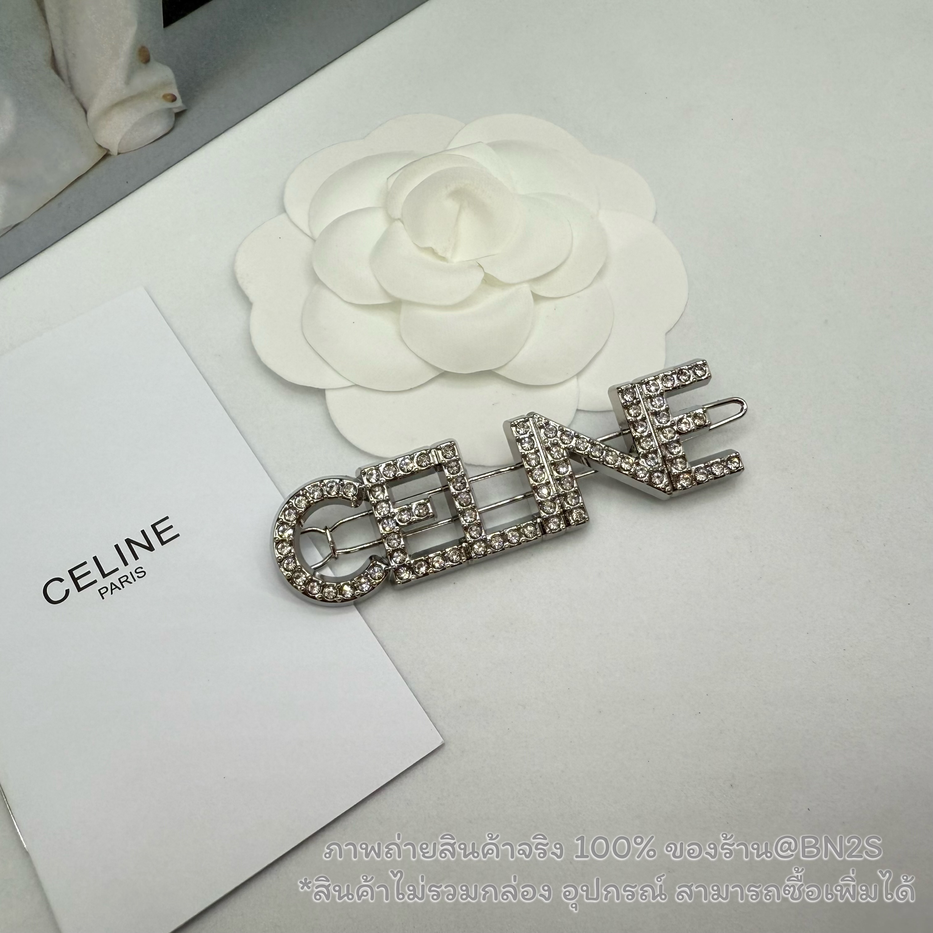 สีเงิน | CL LOGO TEXT HAIR CLIP กิ๊บหนีบผมซีลีน โชว์โลโก้ตัวอักษร ประดับเพชร งานสวย ภาพถ่ายงานจริง 2 สีให้เลือก พร้อมส่งในไทย