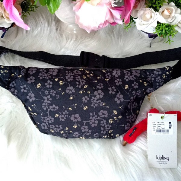 KIPLING กระเป๋าสะพาย กระเป๋าคิปลิ้ง Pac Man Fresh Waist Pack