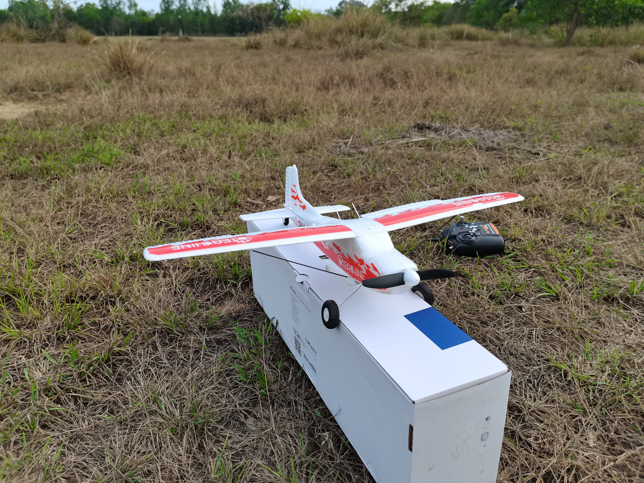 เครื่องบินบังคับวิทยุ Eachine mini cessna182-4Ch 2.4GHZ สินค้าชุดพร้อมเล่น
