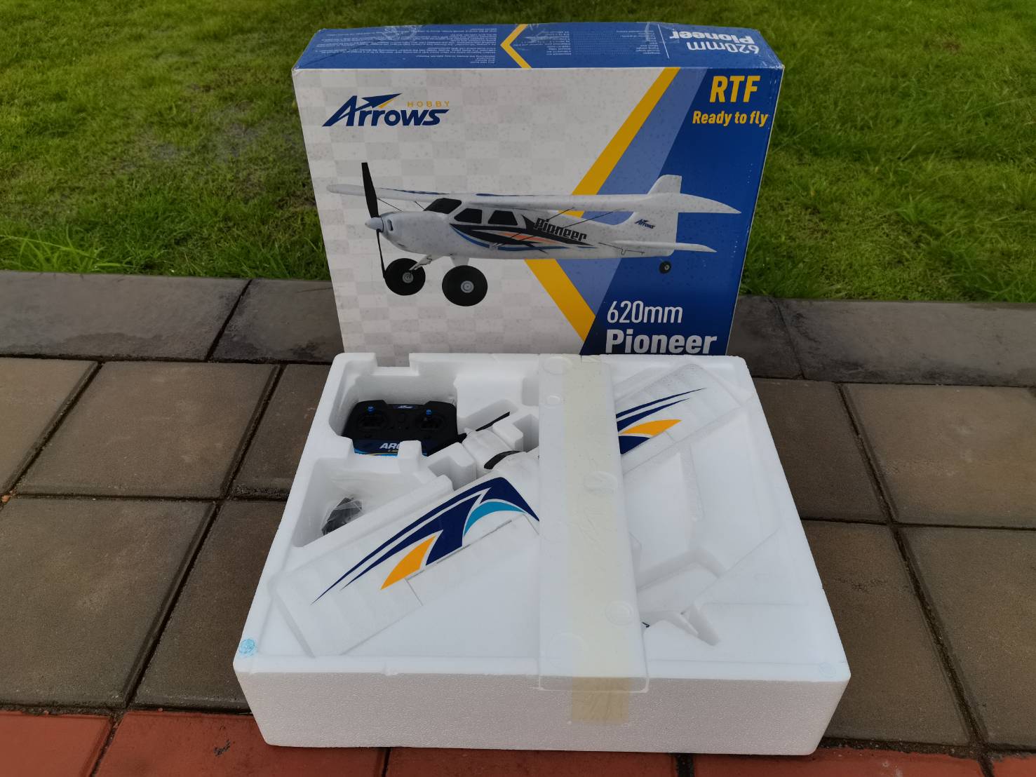 เครื่องบินบังคับวิทยุ ARROWS HOBBY PIONEER 620.MM 2.4.GHZ 4.CH RTF ชุดพร้อมเล่น แกะกล่องบินได้เลย ถือว่าเป็นรุ่นที่บินดีและนุ่มนวลมาก