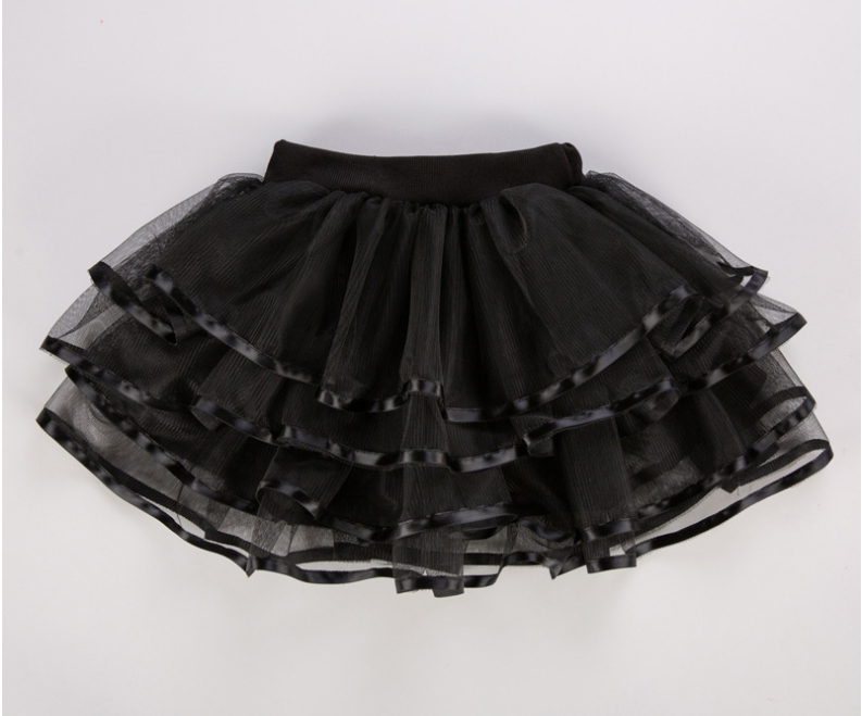 กระโปรงสีแดงซ้อนหลายชั้น พลิ้วสวย