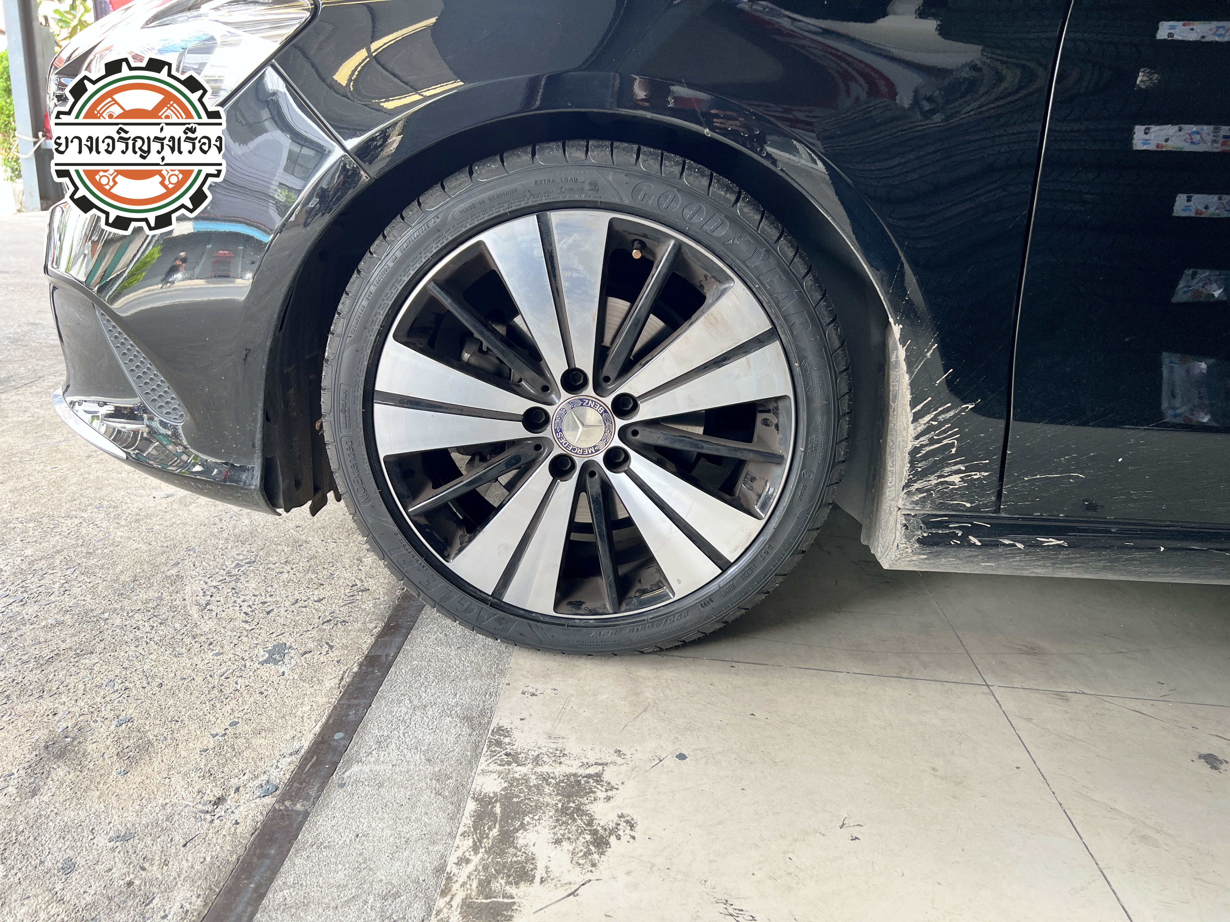 MERCEDES BENZ เข้ารับบริการเปลี่ยนยางรถยนต์ เน้นยางพรีเมี่ยม หรู ๆ จบ ๆ ☄️GOODYEAR EAGLE F1 ASYMMETRIC2 92 W ขนาด 225/40R18 𝙊𝙪𝙧 𝙎𝙚𝙧𝙫𝙞𝙘𝙚 บริการทางร้าน เรารับทำอะไรบ้าง 🔧 ติดตั้งยางแบบไร้รอย 100% 🔧 บริการสลับยาง ตามอายุ 🔧 มียางรถยนต์ทุกยี่ห้อให้เลือกซื้อ 🔧 เช็คช่วงล่าง แก้ปัญหาให้ตรงจุด 🔧 บริการล้างลิ้นปีกผีเสื้อ 🔧 บริการเช็คระยะรถยนต์ 🔧 เปลี่ยนถ่ายของเหลวทั้งระบบ 🔧 ตั้งศูนย์ด้วยเครื่อง HUNTER นำเข้าจาก USA สอบถามข้อมูลเพิ่มเติม หรือนัดหมายเข้ารับบริการ Tel : 08-6569-1915 Tel : 08-6544-5963 Line id : @88rw Tiktok : https://www.tiktok.com/@88rwycrr Youtube : https://youtube.com/@88rw Facebook : https://www.facebook.com/88rwtire Location : https://goo.gl/maps/HrNUAZXPN94KvxZ98?coh=178573&entry=tt #รถยนต์มีปัญหาไม่รู้ต้องแก้ตรงไหน ทางเรายินดี ตรวจหาปัญหาและหาวิธีแก้ บอกลูกค้าก่อนลงมือทำเสมอราคาเป็นธรรมไม่เอาเปรียบ สบายใจคุณลูกค้า ---------------------------------- ดูแลให้คำปรึกษาทุกปัญหาคาใจ ไม่ทิ้งลูกค้า มีบริการหลังการขาย 【ให้ผู้เชี่ยวชาญของเรา ดูแลรถคุณ】 ร้านยางเจริญรุ่งเรือง ยินดีต้อนรับครับ ---------------------------------- #โช๊คอัพรถยนต์ #monroe #yss #kayaba #profender #ร้านยางเจริญรุ่งเรือง #นนทบุรี #งามวงศ์วาน #amsfix #บริการช่วงล่างรถยนต์ #ซ่อมบำรุงช่วงล่าง #เซทอัพโช๊คอัพรถยนต์