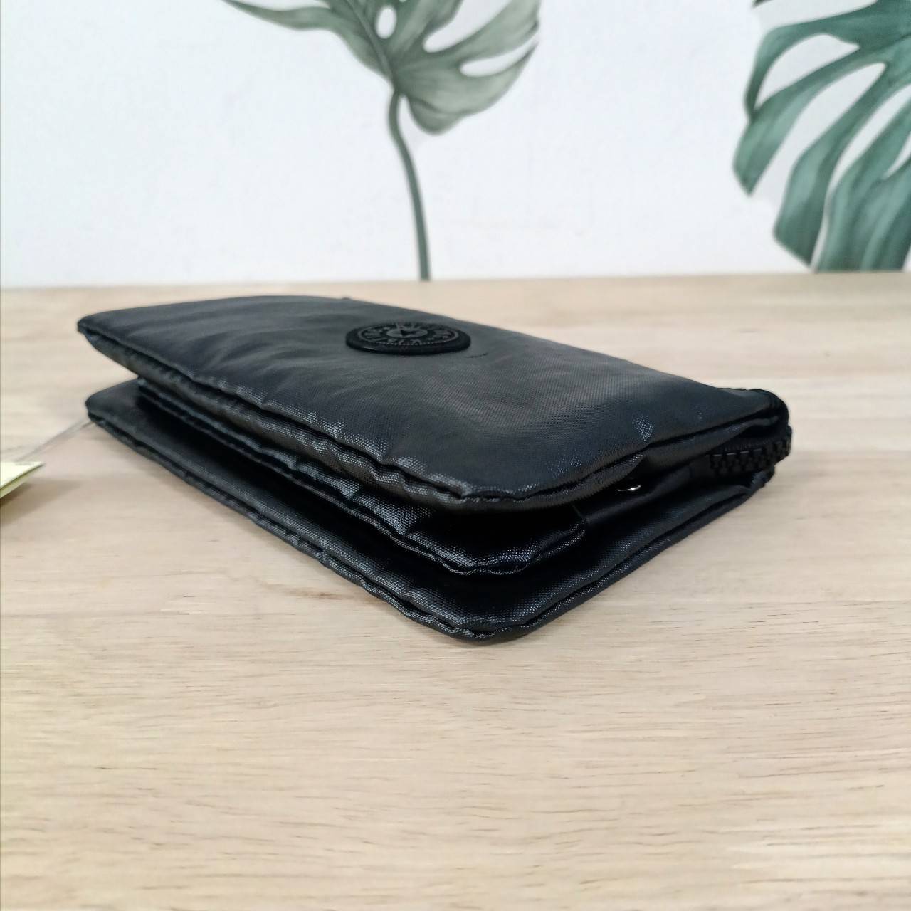 กระเป๋าคล้องมือ Kipling Creativity Large Pouch คิปลิ้ง