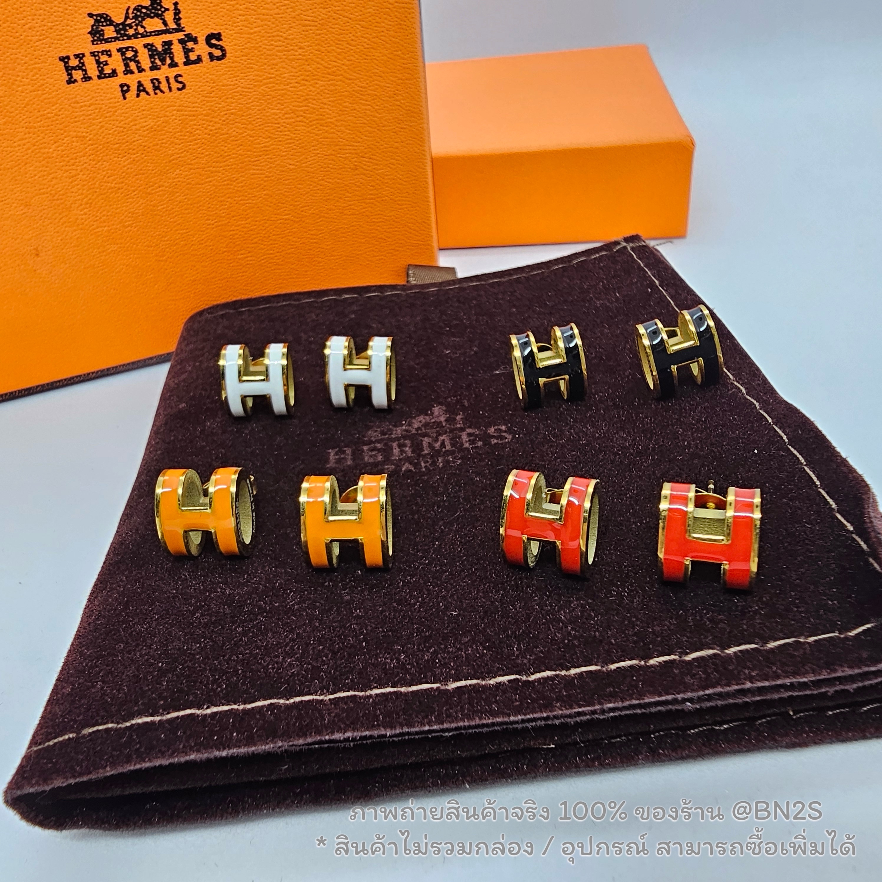 สีส้ม | Hermes POP H EARRINGS ต่างหูรูปตัวอักษร H รุ่น ป๊อป งานปั๊มโลโก้ งานสวย มีให้เลือก 4 สี ดำ ส้ม ขาว แดง พร้อมส่งในไทย ไม่รวมกล่อง อุปกรณ์