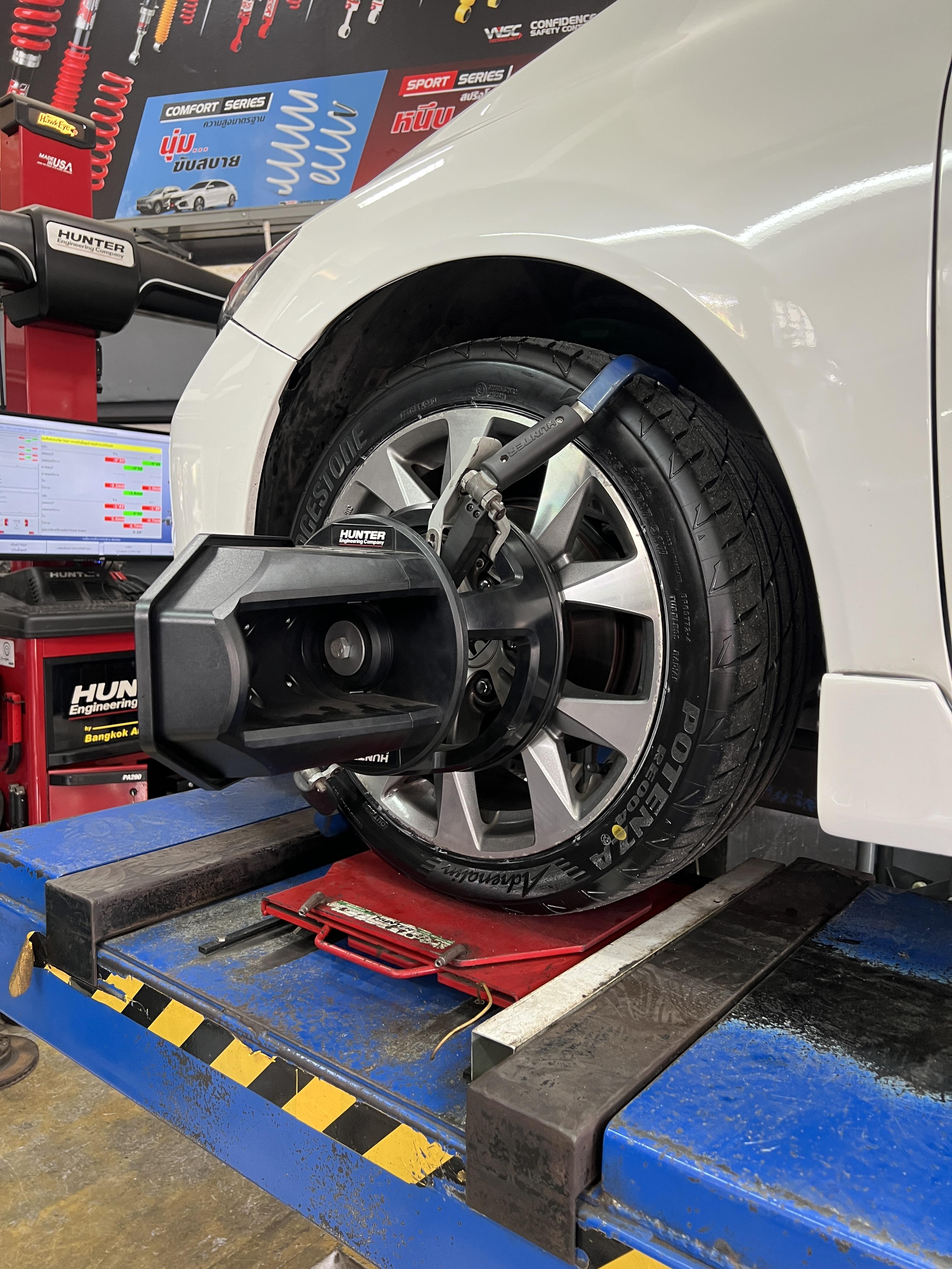 HONDA CIVIC FB เปลี่ยนยางใช้งานประจำวัน [+] BRIDGESTONE RE004 215/45R17 ขอบพระคุณที่เมตตาพวกเราครับ🙏 Location : https://goo.gl/maps/HrNUAZXPN94KvxZ98? รถยนต์มีปัญหาไม่รู้ต้องแก้ตรงไหน ทางเรายินดี ตรวจหาปัญหาและหาวิธีแก้ บอกลูกค้าก่อนลงมือทำเสมอด้วยราคาเป็นธรรม เวลาบริการ วันจันทร์-วันอาทิตย์ 09:00 น. - 17.30 น. #Bridgestone #bridgestonere004 #โช้คอัพ #ช่วงล่าง #โช๊ค #ยางรถยนต์