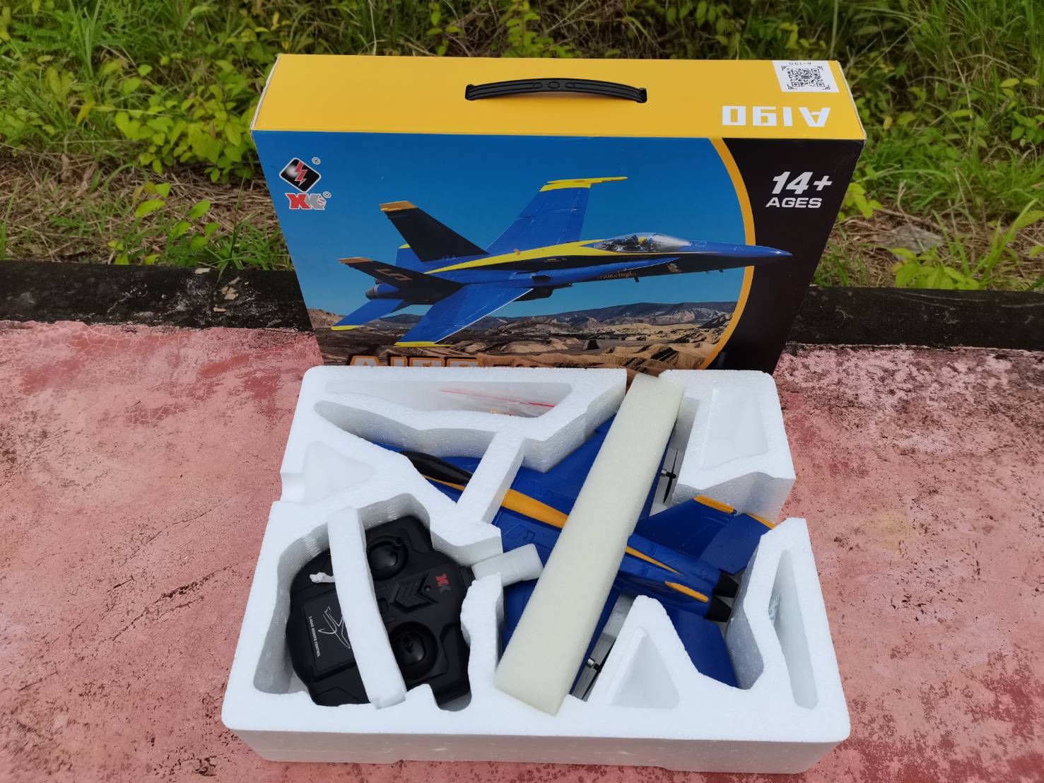 WLtoys XK A190 F-18 เครื่องบิน RC F/A-18C Hornet 2.ช่อง ชุดพร้อมเล่น มีระบบใจโรควบคุม 6 แกน