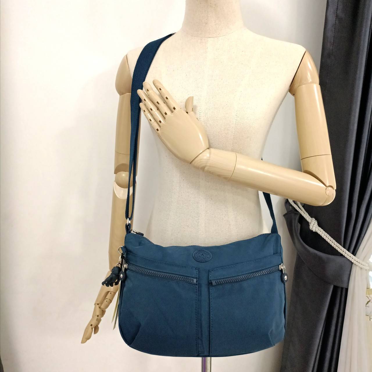 กระเป๋าคิปลิ้ง KIPLING กระเป๋าสะพายข้าง รุ่น Izellah