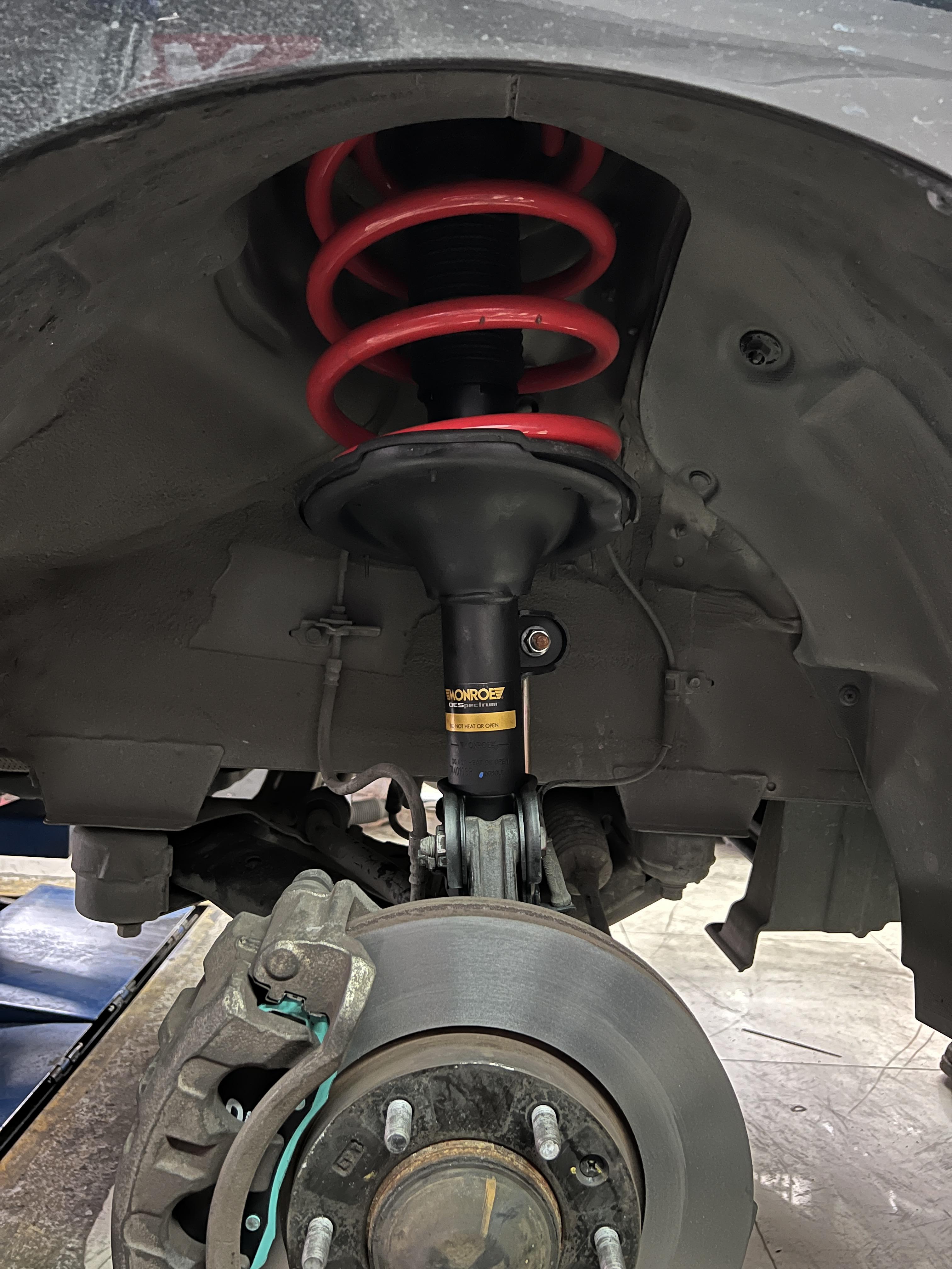 HYUNDAI H1 เข้ารับบริการอัพเกรดช่วงล่าง ลดอาการโคลงเคลง เปลี่ยนผ้าเบรกหน้า หลัง เลือกใช้งานของดี [+] Monroe oe spectrum คู่หน้า [+] Yss dtg plus ปรับ 7 ระดับ คู่หลัง [+] อะไหล่ส่วนควบทั้งหมด [+] Nexzter pro spec หน้า หลัง โทร : 08-6569-1915 บุ๊ก Line id : @88rw Location : https://goo.gl/maps/HrNUAZXPN94KvxZ98? รถยนต์มีปัญหาไม่รู้ต้องแก้ตรงไหน ทางเรายินดี ตรวจหาปัญหาและหาวิธีแก้ บอกลูกค้าก่อนลงมือทำเสมอด้วยราคาเป็นธรรม เวลาบริการ วันจันทร์-วันอาทิตย์ 09:00 น. - 17.30 น. #yssdtgplus #hyundaih1 #hyundai #โช้คอัพ #ช่วงล่าง #โช๊ค #ยางรถยนต์