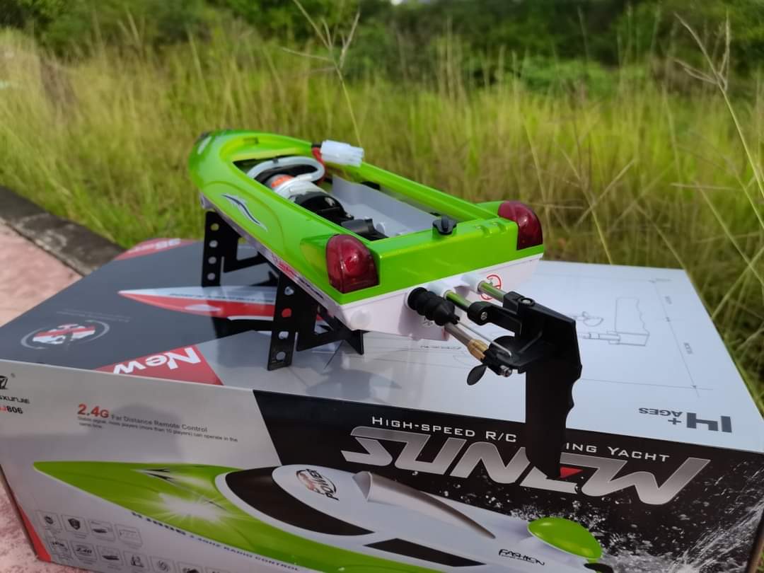 เรือบังคับวิทยุความเร็วสูง HJ-806 47Cm 2.4G RC 30Km/H แบตเตอร์+ชุดชร์าจ พร้อมเล่น ระบบระบายความร้อนด้วยน้ำ