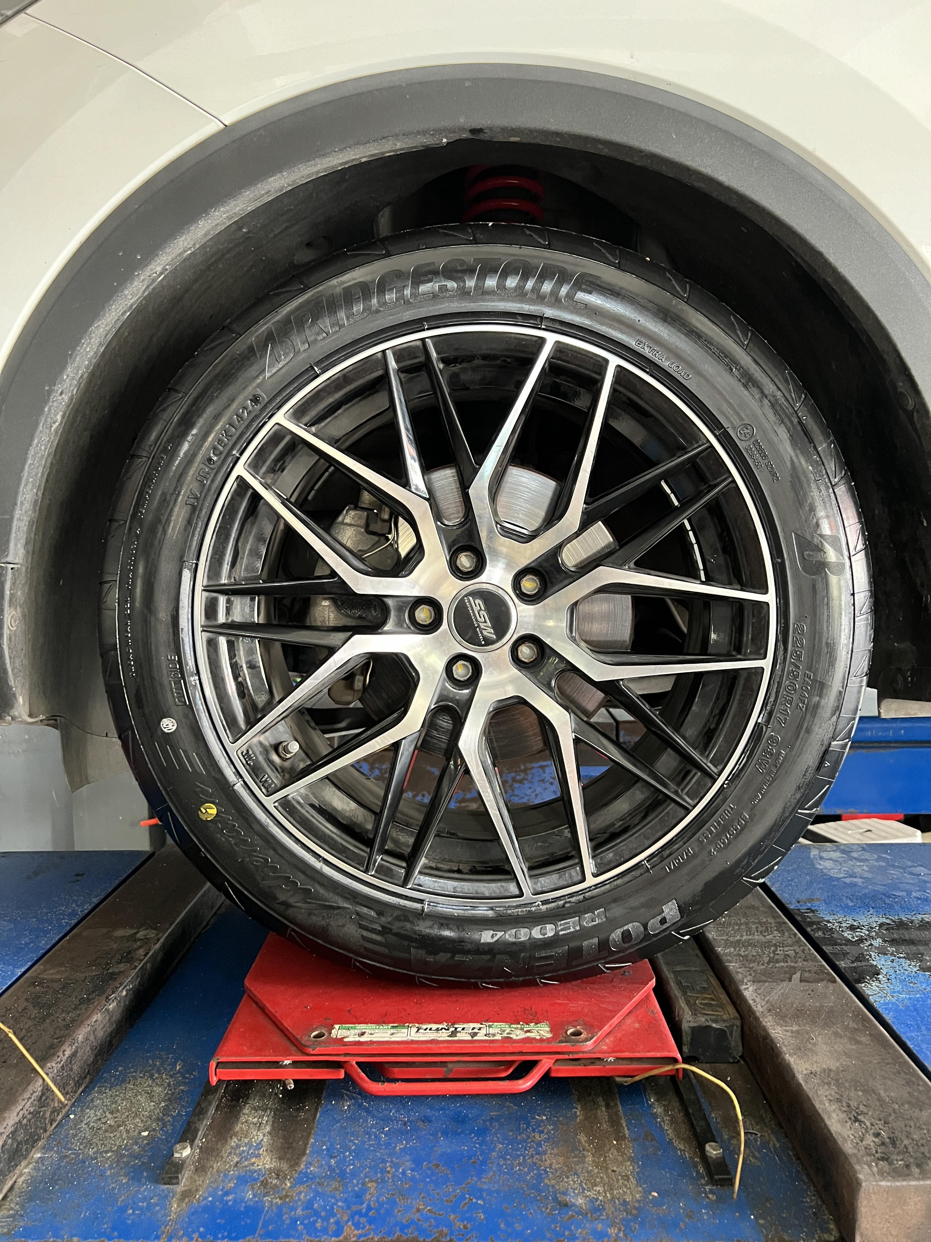 MG ZS เข้ารับบริการเปลี่ยนยางรถยนต์ [+] BRIDGESTONE POTENZA RE004 225/50R17 *เพื่อความสะดวกในการรับบริการ นัดหมายเวลาก่อนเข้ารับบริการทุกครั้งครับ 𝙊𝙪𝙧 𝙎𝙚𝙧𝙫𝙞𝙘𝙚 บริการทางร้านเรารับทำอะไรบ้าง 🔧 มียางรถยนต์ทุกยี่ห้อให้เลือกซื้อ 🔧 โช้คอัพ สปริง 🔧 เช็คช่วงล่าง แก้ปัญหาให้ตรงจุด 🔧 ติดตั้งยางแบบไร้รอย 100% 🔧 บริการสลับยาง ตามอายุ 🔧 บริการล้างลิ้นปีกผีเสื้อ 🔧 บริการเช็คระยะรถยนต์ 🔧 เปลี่ยนถ่ายของเหลวทั้งระบบ 🔧 ตั้งศูนย์ด้วยเครื่อง HUNTER นำเข้าจาก USA สอบถามข้อมูลเพิ่มเติม หรือนัดหมายเข้ารับบริการ ☎️ : 08-6569-1915 ☎️ : 08-6544-5963 Line id : @88rw Tiktok : https://www.tiktok.com/@88rwycrr Youtube : https://youtube.com/@88rw Facebook : https://www.facebook.com/88rwtire Location : https://goo.gl/maps/HrNUAZXPN94KvxZ98?coh=178573&entry=tt #รถยนต์มีปัญหาไม่รู้ต้องแก้ตรงไหน ทางเรายินดี ตรวจหาปัญหาและหาวิธีแก้ บอกลูกค้าก่อนลงมือทำเสมอราคาเป็นธรรมไม่เอาเปรียบ สบายใจคุณลูกค้า ร้านยางเจริญรุ่งเรือง ยินดีต้อนรับครับ