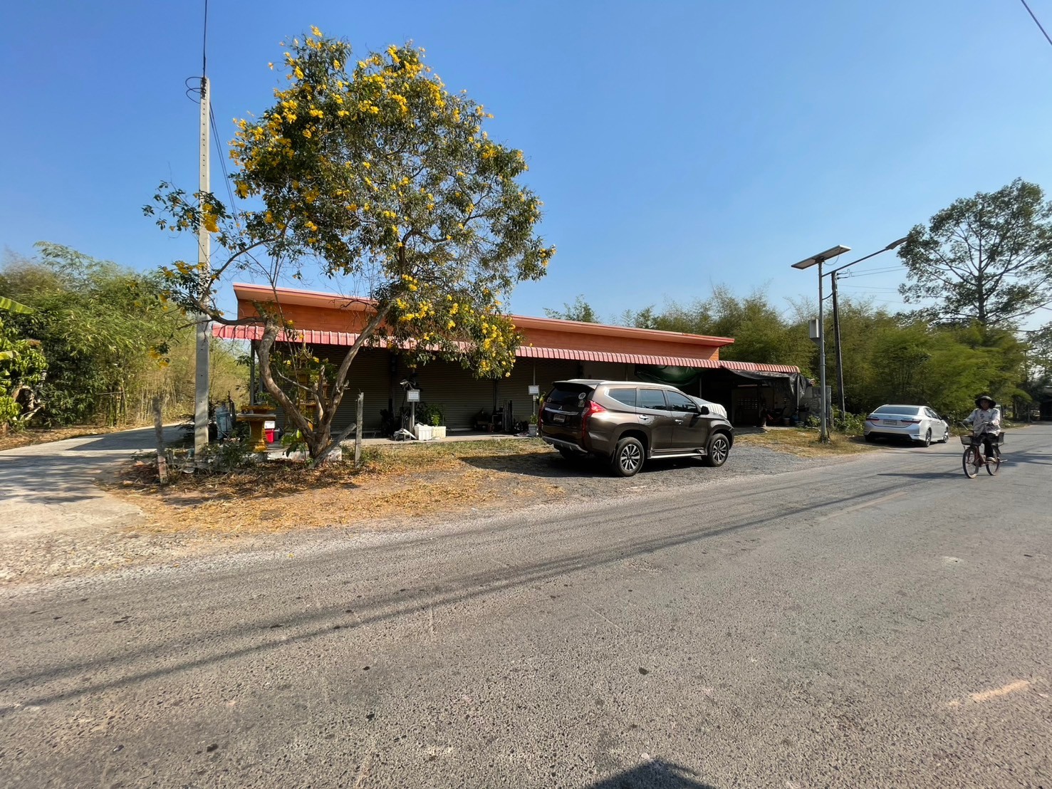 ขายธุรกิจห้องเช่า!!! 5ห้อง 140 ตารางวา มี 5ห้อง แอร์ เต็มหมด เก็บค่าเช่าต่อได้เลย บ้านเหล่าเดิ่น ปากพลีนครนายก