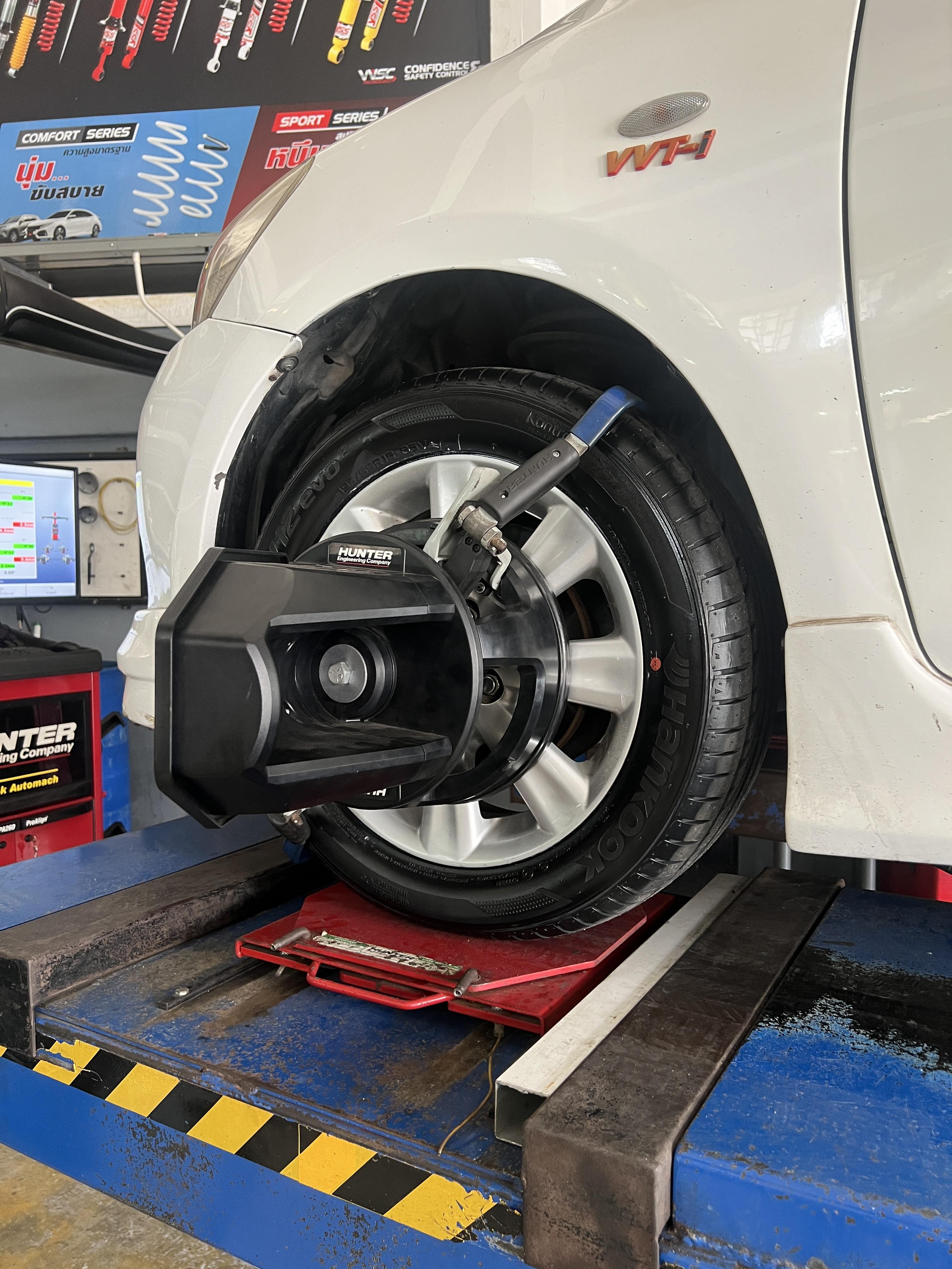 TOYOTA VIOS เปลี่ยนยาง [+] HANKOOK Ventus V12 195/55R15 Location : https://goo.gl/maps/HrNUAZXPN94KvxZ98? รถยนต์มีปัญหาไม่รู้ต้องแก้ตรงไหน ทางเรายินดี ตรวจหาปัญหาและหาวิธีแก้ บอกลูกค้าก่อนลงมือทำเสมอด้วยราคาเป็นธรรม เวลาบริการ วันจันทร์-วันอาทิตย์ 09:00 น. - 17.30 น. #toyotavios #Hankook #โช้คอัพ #ช่วงล่าง #โช๊ค #ยางรถยนต์