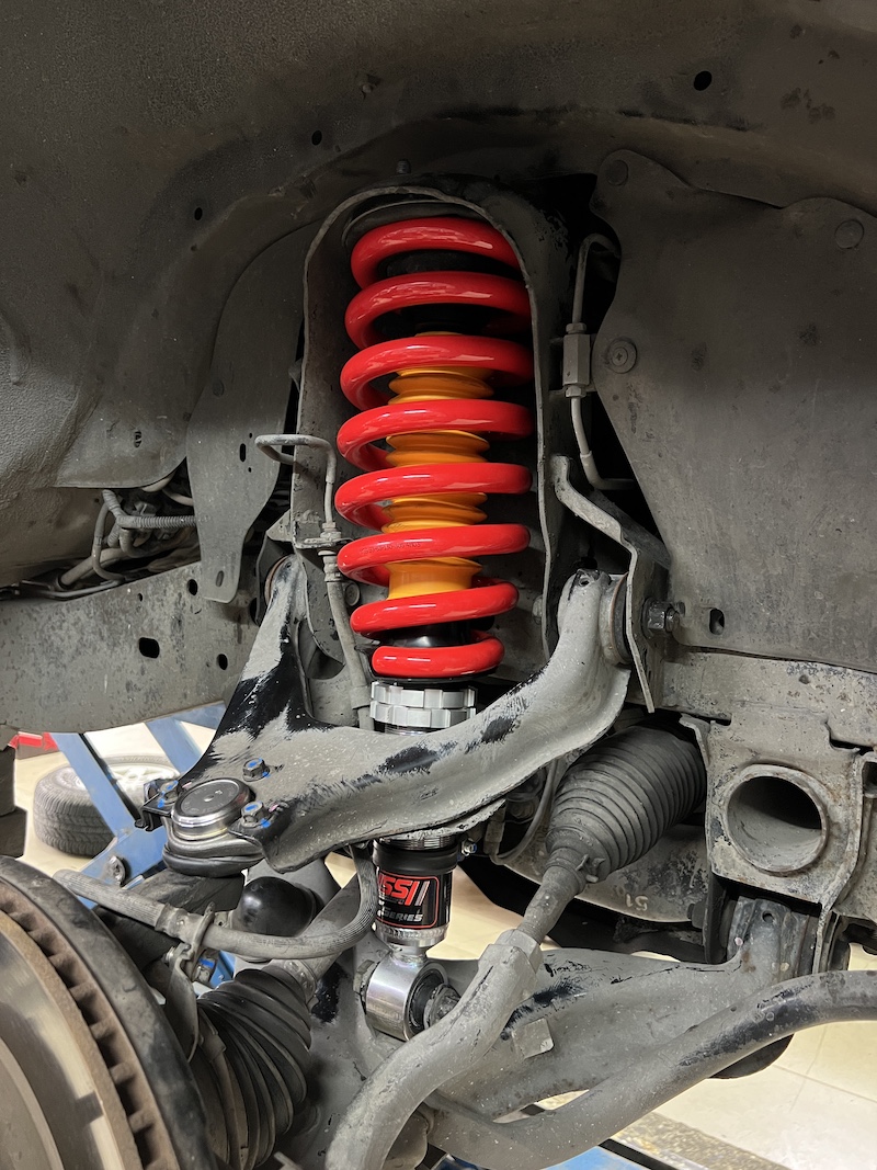 Mitsubishi Pajero Sport ติดตั้งโช้คอัพ YSS E-Series Full Set พร้อมสปริง YSS Performance สิ่งที่จะได้รับหลังจากติดตั้ง: หนึบ นิ่ง ขับสบาย: โช้คอัพ YSS E-Series (Monotube) พร้อมเทคโนโลยี VVSC ช่วยให้รถนุ่มนวลเมื่อขับช้า และหนึบแน่นเมื่อใช้ความเร็ว ลดอาการโคลงเคลง: สปริง YSS Performance ถูกออกแบบมาเพื่อบาลานซ์น้ำหนักรถ PPV โดยเฉพาะ ช่วยลดอาการโยนตัวของรถได้อย่างมีประสิทธิภาพ ทนทานคุ้มค่า: โช้คอัพ Monotube ทำงานได้อย่างเสถียร ระบายความร้อนได้ดี และสามารถ เปิดซ่อมบำรุงได้ ตลอดอายุการใช้งาน จบครบทุกปัญหา: ติดตั้งโดยทีมช่างผู้เชี่ยวชาญ พร้อมบริการตั้งศูนย์ด้วยเครื่องมือที่ทันสมัยที่สุด เหมาะสำหรับใคร? เจ้าของ Pajero Sport ที่เน้นความสมดุลของช่วงล่าง ผู้ที่ต้องการยกระดับ Performance ให้ดีกว่าโช้คเดิมติดรถอย่างชัดเจน 👉 เปลี่ยนรถคุณให้ขับขี่สนุกและปลอดภัยกว่าเดิม! นัดหมายเข้ารับบริการได้เลยครับ 📌 สอบถามข้อมูลเพิ่มเติม หรือนัดหมายเข้ารับบริการ ☎️ : 08-6569-1915 ☎️ : 08-6544-5963 💬 Line id : @88rw 📍 Location : https://goo.gl/maps/HrNUAZXPN94KvxZ98 🌐 Facebook : https://www.facebook.com/88rwtire #Mitsubishi #PajeroSport #YSS #YSSSuspension #ESeries #YSSPerformance #โช้คอัพ #ช่วงล่าง #ยางเจริญรุ่งเรือง #นนทบุรี #งามวงศ์วาน #รถครอบครัว