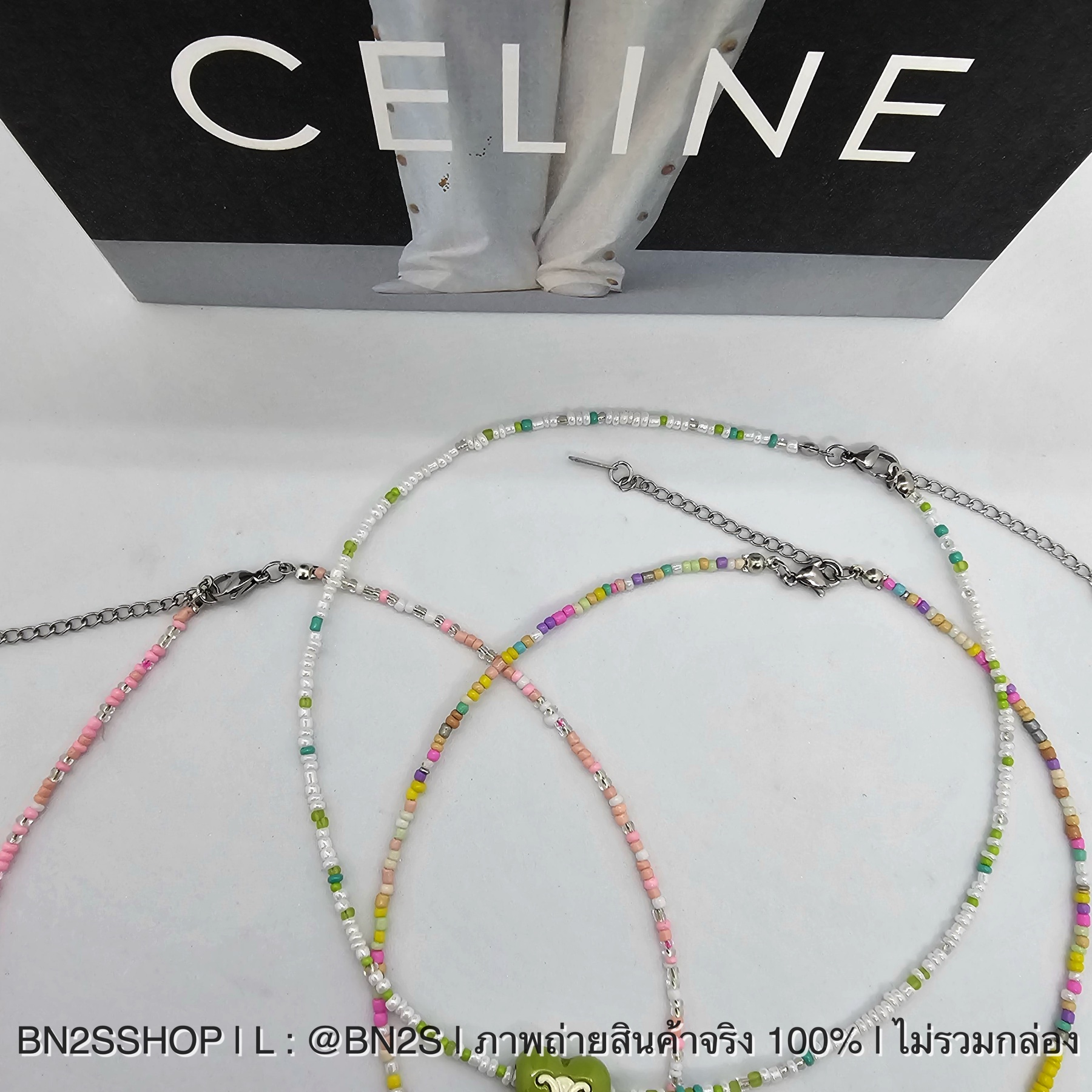 สีเขียว | สร้อยคอแฟชั่นลูกปัด Celine ใส่ไปเทียวทะเล ลูกปัดร้อยหลกสี จี้ห้อยรูปหัวใจ ติดโลโก้ Triomphe