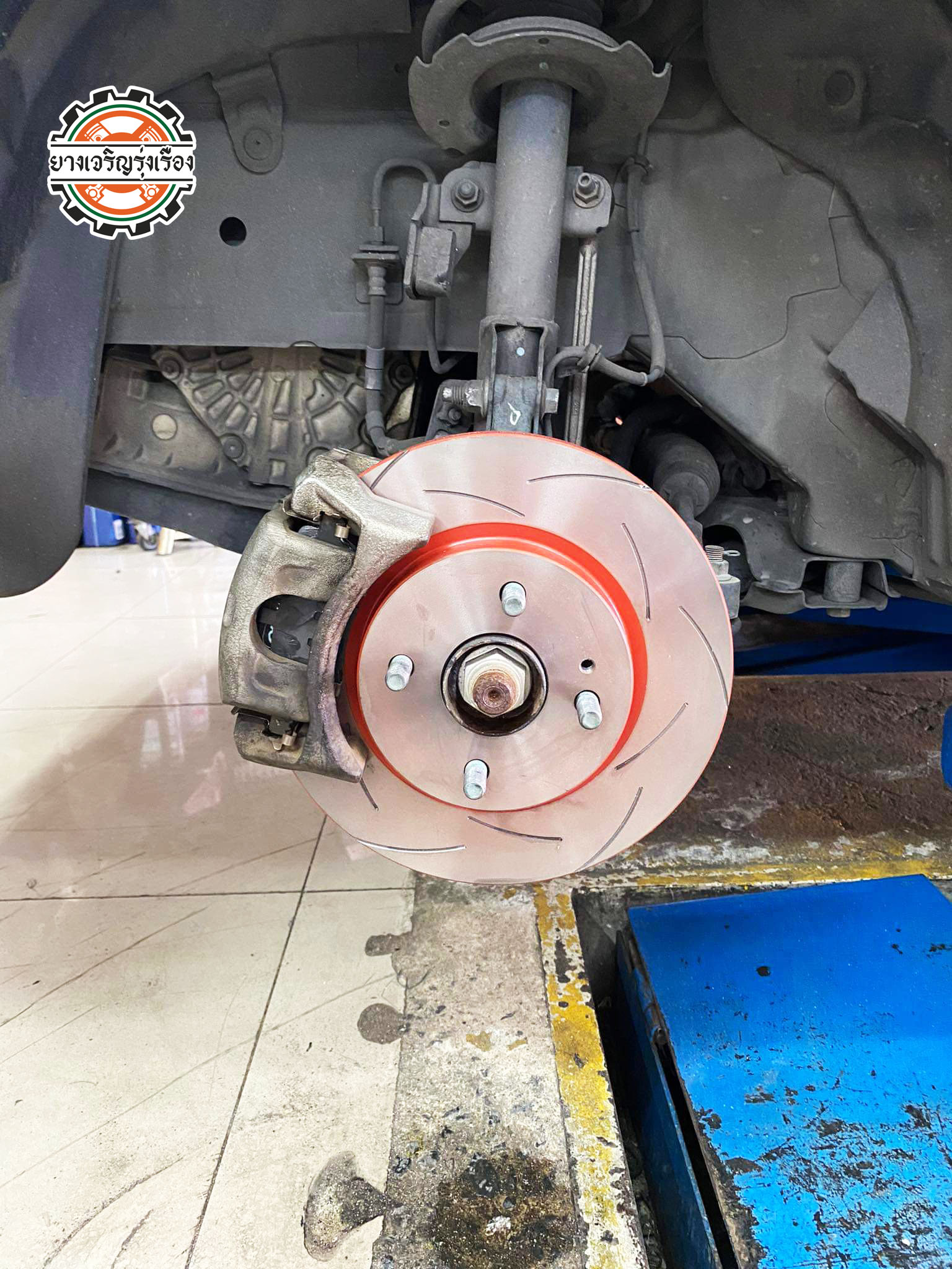 MAZDA 2 อัพเกรดจานเบรก + ผ้าเบรกอย่างดี เลือกจานเบรกอัพเกรดเซาะร่อง TRW รุ่น XPS ✅พร้อมบริการติดตั้งset up ครบ จบ ที่เดียว🚗🚕🚙🚐🛻🚚 โทร : 08-6544-5963 บุ๊ก และทีมงาน ยินดีต้อนรับครับ 𝙊𝙪𝙧 𝙎𝙚𝙧𝙫𝙞𝙘𝙚 บริการทางร้าน เรารับทำอะไรบ้าง 🔧 ติดตั้งยางแบบไร้รอย 100% 🔧 บริการสลับยาง ตามอายุ 🔧 มียางรถยนต์ทุกยี่ห้อให้เลือกซื้อ 🔧 เช็คช่วงล่าง แก้ปัญหาให้ตรงจุด 🔧 บริการล้างลิ้นปีกผีเสื้อ 🔧 บริการเช็คระยะรถยนต์ 🔧 เปลี่ยนถ่ายของเหลวทั้งระบบ 🔧 ตั้งศูนย์ด้วยเครื่อง HUNTER นำเข้าจาก USA สอบถามข้อมูลเพิ่มเติม หรือนัดหมายเข้ารับบริการ Tel : 08-6569-1915 Tel : 08-6544-5963 Line id : @88rw Tiktok : https://www.tiktok.com/@88rwycrr Youtube : https://youtube.com/@88rw Facebook : https://www.facebook.com/amsfixservice Location : https://goo.gl/maps/HrNUAZXPN94KvxZ98?coh=178573&entry=tt #รถยนต์มีปัญหาไม่รู้ต้องแก้ตรงไหน ทางเรายินดี ตรวจหาปัญหาและหาวิธีแก้ บอกลูกค้าก่อนลงมือทำเสมอราคาเป็นธรรมไม่เอาเปรียบ สบายใจคุณลูกค้า ---------------------------------- ดูแลให้คำปรึกษาทุกปัญหาคาใจ ไม่ทิ้งลูกค้า มีบริการหลังการขาย 【ให้ผู้เชี่ยวชาญของเรา ดูแลรถคุณ】 ร้านยางเจริญรุ่งเรือง ยินดีต้อนรับครับ ---------------------------------- #จานเบรก #XPS #TRW