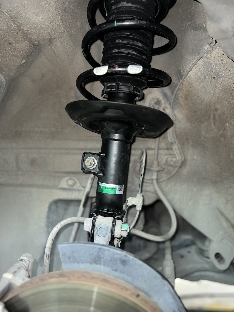 Toyota Altis2020+ ติดตั้งโช้คอัพ Tein EnduraPro Basic พร้อมอะไหล่ส่วนควบใหม่ทั้งหมด สิ่งที่จะได้รับหลังจากติดตั้ง: ฟีลลิ่งหนึบแน่นสไตล์ญี่ปุ่น: โช้คอัพ Tein EnduraPro Basic ให้ความหนึบแน่นที่เหนือกว่าโช้คเดิม แต่ยังคงความนุ่มนวลไว้ เทคโนโลยี H.B.S.: ช่วยดูดซับแรงกระแทกในจังหวะยุบตัวสุด ลดอาการกระดอนเมื่อเจอหลุมหรือคอสะพาน คุณภาพมาตรฐาน OEM: ผลิตจากวัสดุคุณภาพสูง ทนทาน และติดตั้งแทนของเดิมได้ทันที ไม่ต้องดัดแปลง ความมั่นคงที่เพิ่มขึ้น: รถทรงตัวได้นิ่งขึ้น เข้าโค้งมั่นใจ ลดอาการโคลงเคลง เหมาะสำหรับใคร? เจ้าของ Altis รุ่นใหม่ที่ต้องการความหนึบและมั่นคงในการขับขี่ประจำวัน ผู้ที่ต้องการอัปเกรดความทนทานและความปลอดภัยของช่วงล่าง โดยไม่ต้องการโหลดเตี้ย 👉 สำหรับเจ้าของ Altis ที่อยากได้ฟีลลิ่งขับขี่ที่มั่นใจกว่าเดิม Tein EnduraPro Basic คือคำตอบ! 📌 สอบถามข้อมูลเพิ่มเติม หรือนัดหมายเข้ารับบริการ ☎️ : 08-6569-1915 ☎️ : 08-6544-5963 💬 Line id : @88rw 📍 Location : https://goo.gl/maps/HrNUAZXPN94KvxZ98 🌐 Facebook : https://www.facebook.com/88rwtire #Toyota #Altis #Altis2020 #Tein #EnduraPro #โช้คอัพ #ช่วงล่าง #ยางเจริญรุ่งเรือง #นนทบุรี #งามวงศ์วาน #ยางรถยนต์นนทบุรี #ช่วงล่างรถยนต์ #โช้คอัพรถยนต์
