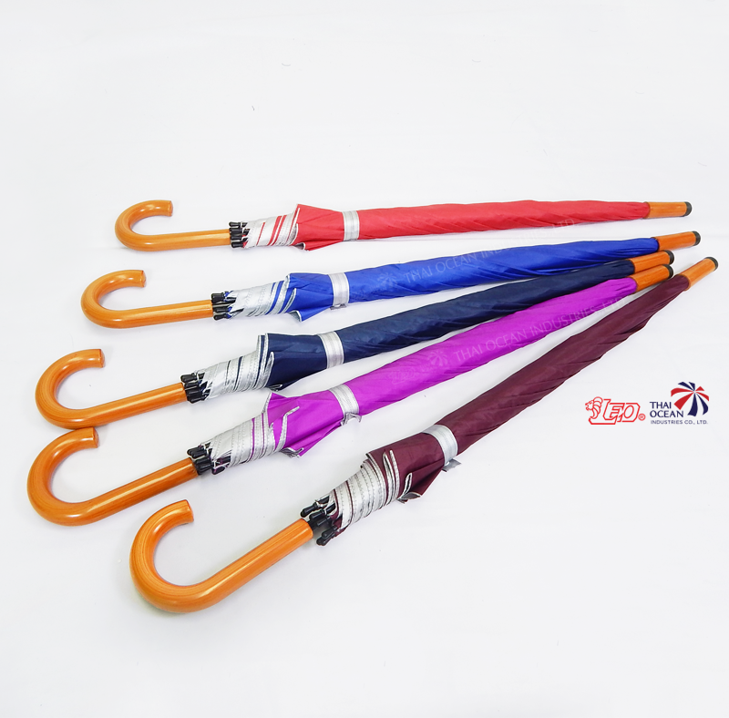 Leo ร่มยาวออโต้เปิด 24 นิ้ว ผ้าเคลือบยูวีกันแดดและฝน ด้ามพลาสติกลายไม้