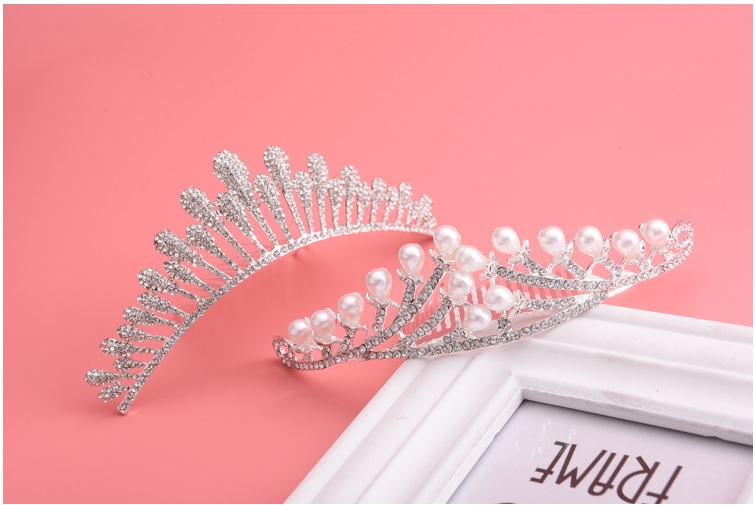 มงกุฏขนาดรองใหญ่ ขนาด กว้าง 15 สูง 4 ซม. แบบหวีปักได้เลย ประดับมุขสวยโดดเด่น #พร้อมส่ง