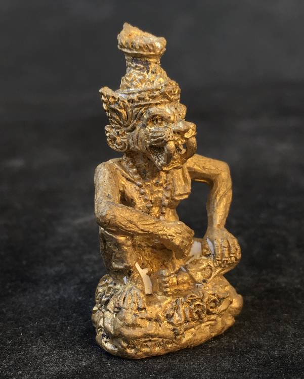 ปู่เสือ พ่อปู่เสือ ฤาษีปู่เสือ ปู่เสือแสนเฮง หลวงปู่แสน ปสนฺโน วัดบ้านหนองจิก จ.ศรีสะเกษ รุ่นปู่เสือแสนเฮง เนื้อทองลำอู่ หมายเลข ๑๕๙๙