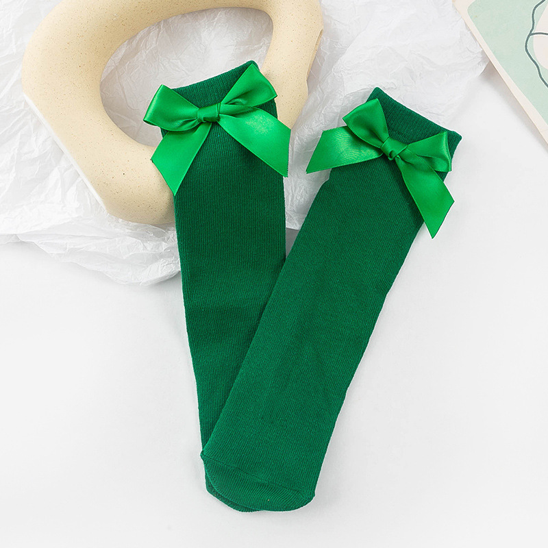 ถุงเท้ายาวเด็กผู้หญิงสีแดง(ไวน์) สีขาว สีเขียวเข้ม สีชมพู สีดำ สีม่วงเข้ม สีเหลือง ติดโบว์น่ารัก สดใส สไตล์แฟชั่นเกาหลี ขนาดแบบฟรีไซส์ ยาว 28 cm.