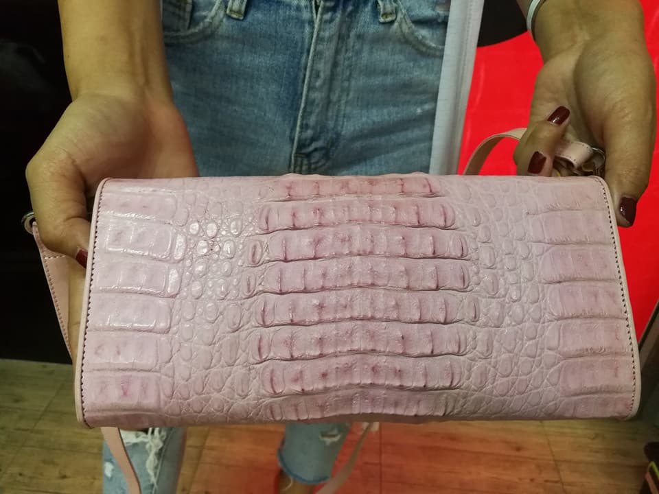กระเป๋าสะพายหนังจระเข้แท้ แบบคลัทซ์ สีชมพู รหัส CRW1217W-09-PI2