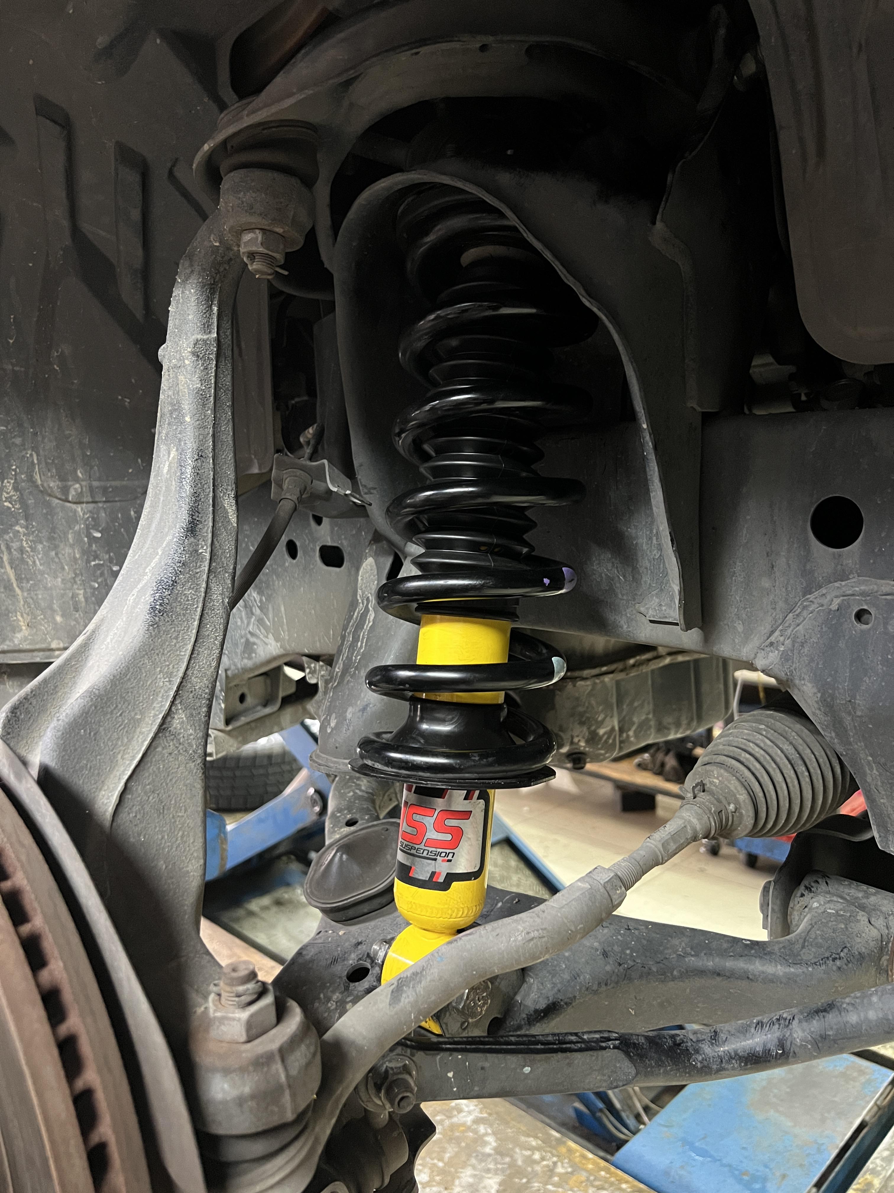 NISSAN NAVARA อัพเกรดช่วงล่าง ลดอาการเด้งส่ายเวลาท้ายเบา เพิ่มคาวมนุ่มนวล [+] YSS DTG *เพื่อความรวดเร็วนัดหมายก่อนเข้ารับบริการครับ 𝙊𝙪𝙧 𝙎𝙚𝙧𝙫𝙞𝙘𝙚 บริการทางร้านเรารับทำอะไรบ้าง 👉มียางรถยนต์ทุกยี่ห้อให้เลือกซื้อ 👉โช้คอัพ สปริง 👉เช็คช่วงล่าง แก้ปัญหาให้ตรงจุด 👉ติดตั้งยางแบบไร้รอย 100% 👉บริการสลับยาง ตามอายุ 👉บริการล้างลิ้นปีกผีเสื้อ 👉บริการเช็คระยะรถยนต์ 👉เปลี่ยนถ่ายของเหลวทั้งระบบ 👉ตั้งศูนย์ด้วยเครื่อง HUNTER นำเข้าจาก USA สอบถามข้อมูลเพิ่มเติม หรือนัดหมายเข้ารับบริการ ☎️ : 08-6569-1915 ☎️ : 08-6544-5963 Line id : @88rw Facebook : https://www.facebook.com/88rwtire Location : https://goo.gl/maps/HrNUAZXPN94KvxZ98? #รถยนต์มีปัญหาไม่รู้ต้องแก้ตรงไหน ทางเรายินดี ตรวจหาปัญหาและหาวิธีแก้ บอกลูกค้าก่อนลงมือทำเสมอราคาเป็นธรรม #yssdtg