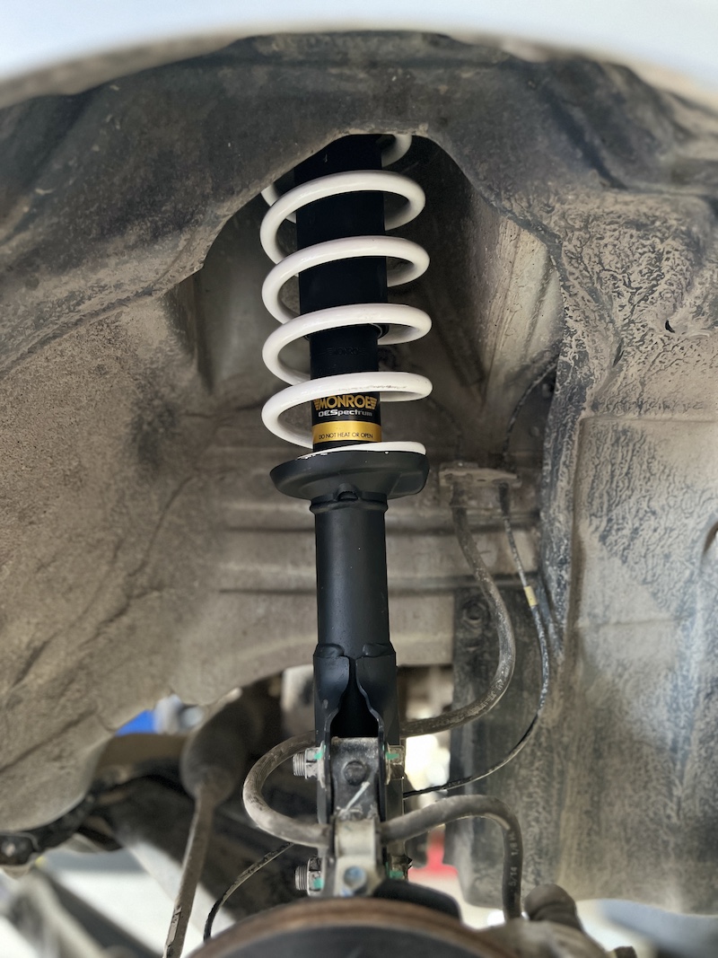 Mitsubishi Mirage ติดตั้งโช้คอัพ Monroe OE Spectrum และสปริง YSS Comfort Series สิ่งที่จะได้รับหลังจากติดตั้ง: นุ่มนวลระดับพรีเมียม: โช้คอัพ Monroe OE Spectrum ให้ฟีลลิ่งการขับขี่ที่นุ่มสบายและยืดหยุ่นสูง ซับแรงกระแทกเยี่ยม: สปริง YSS Comfort Series ช่วยเพิ่มประสิทธิภาพการซับแรง และลดอาการกระด้างของรถเล็กได้อย่างชัดเจน ขับสบายทุกวัน: การผสมผสานของสองแบรนด์ดังที่ให้ความนุ่มหนึบที่ลงตัว เหมาะกับการใช้งานในเมือง ไร้กังวลเรื่องเสียง: เทคโนโลยี ICV ของ Monroe ช่วยลดแรงสั่นสะเทือนและเสียงรบกวนในห้องโดยสาร เหมาะสำหรับใคร? เจ้าของ Mirage ที่ต้องการความสบายในการขับขี่เป็นหลัก ผู้ที่ต้องการอัปเกรดช่วงล่างให้มีความมั่นคง ปลอดภัยยิ่งขึ้น โดยไม่ต้องการโหลดเตี้ย 👉 เปลี่ยนรถคุณให้ขับขี่สบายและปลอดภัยกว่าเดิม! ชุดอัปเกรดนี้คือคำตอบที่ลงตัวครับ 📌 สอบถามข้อมูลเพิ่มเติม หรือนัดหมายเข้ารับบริการ ☎️ : 08-6569-1915 ☎️ : 08-6544-5963 💬 Line id : @88rw 📍 Location : https://goo.gl/maps/HrNUAZXPN94KvxZ98 🌐 Facebook : https://www.facebook.com/88rwtire #Mitsubishi #Mirage #Monroe #YSS #โช้คอัพ #ช่วงล่าง #ยางเจริญรุ่งเรือง #นนทบุรี #งามวงศ์วาน