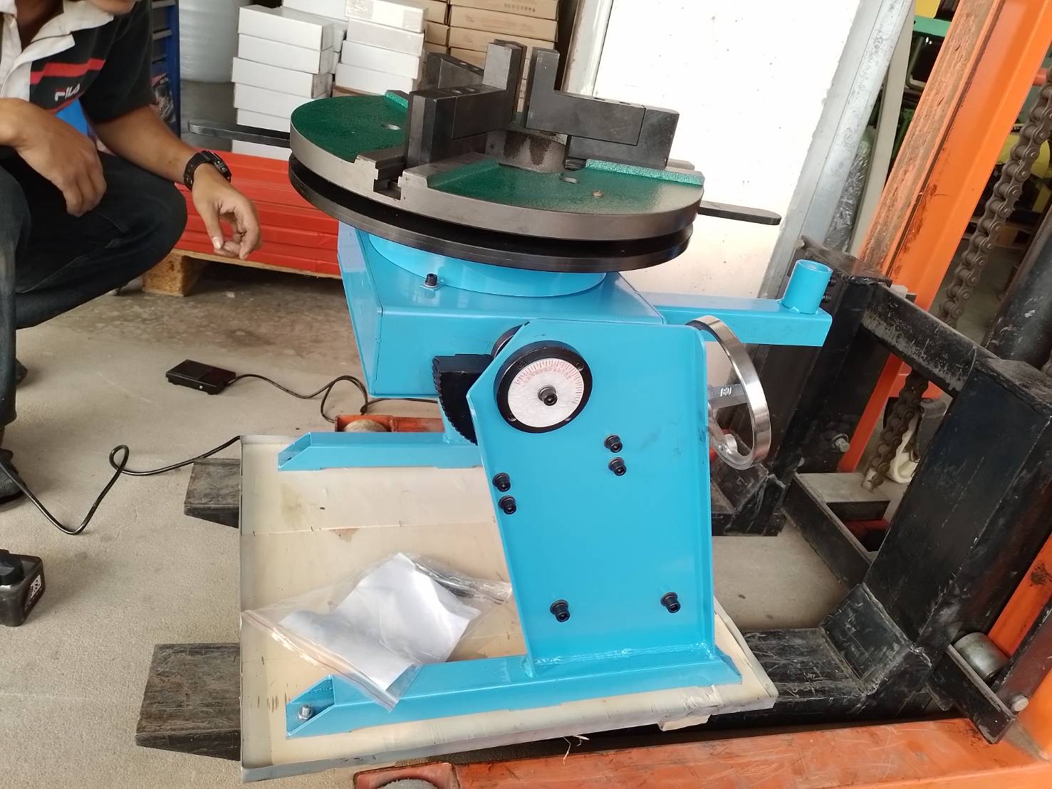 โต๊ะหมุนจับชิ้นงานเชื่อมBY-100 220V รับน้ำหนัก1-100กก