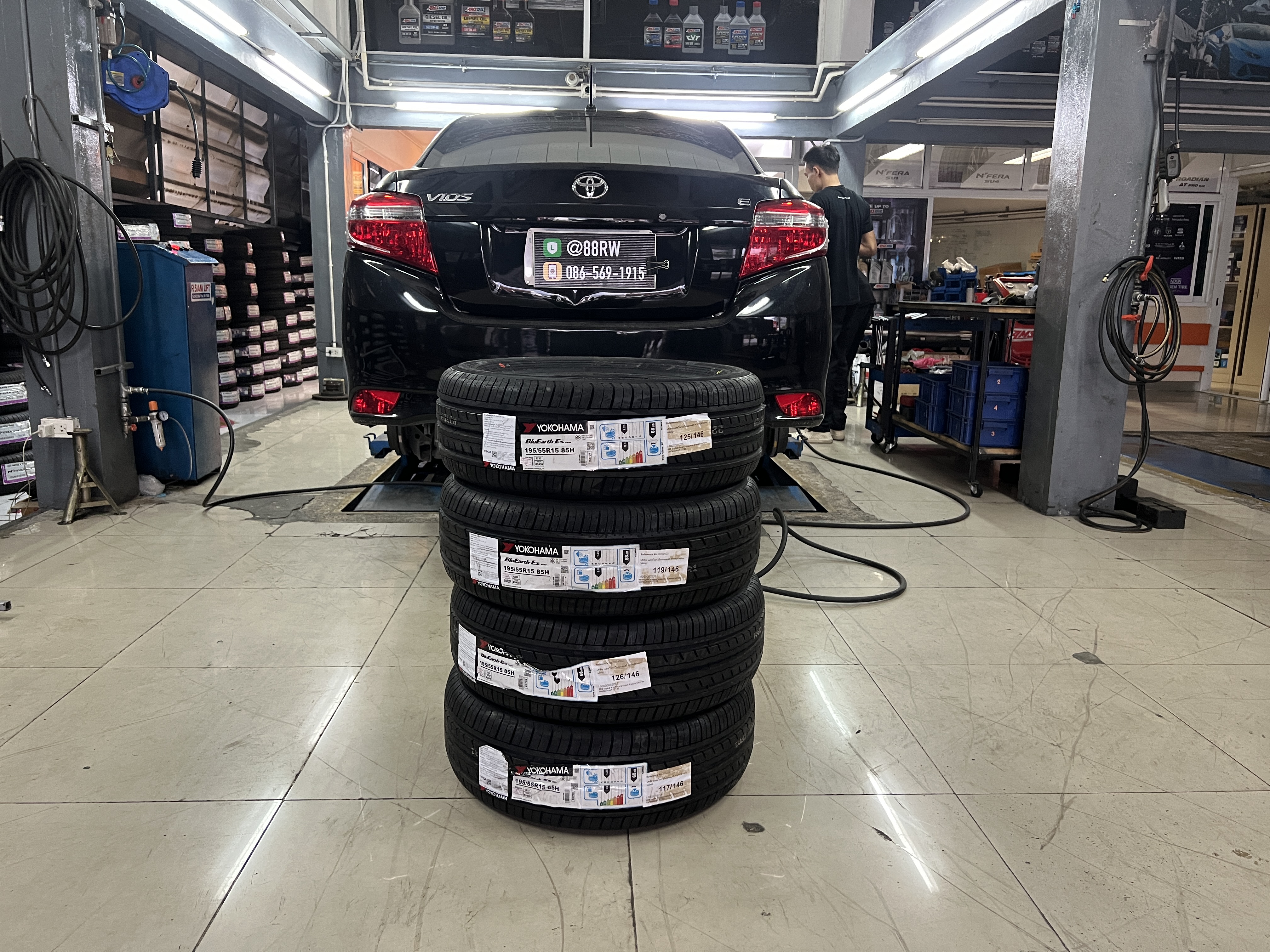 TOYOTA VIOS เปลี่ยนยางรถยนต์ใช้งานประจำวัน [+] YOKOHAMA ES32 195/55R15 Location : https://goo.gl/maps/HrNUAZXPN94KvxZ98? รถยนต์มีปัญหาไม่รู้ต้องแก้ตรงไหน ทางเรายินดี ตรวจหาปัญหาและหาวิธีแก้ บอกลูกค้าก่อนลงมือทำเสมอด้วยราคาเป็นธรรม เวลาบริการ วันจันทร์-วันอาทิตย์ 09:00 น. - 17.30 น. #toyotavios #yokohama #โช้คอัพ #ช่วงล่าง #โช๊ค #ยางรถยนต์