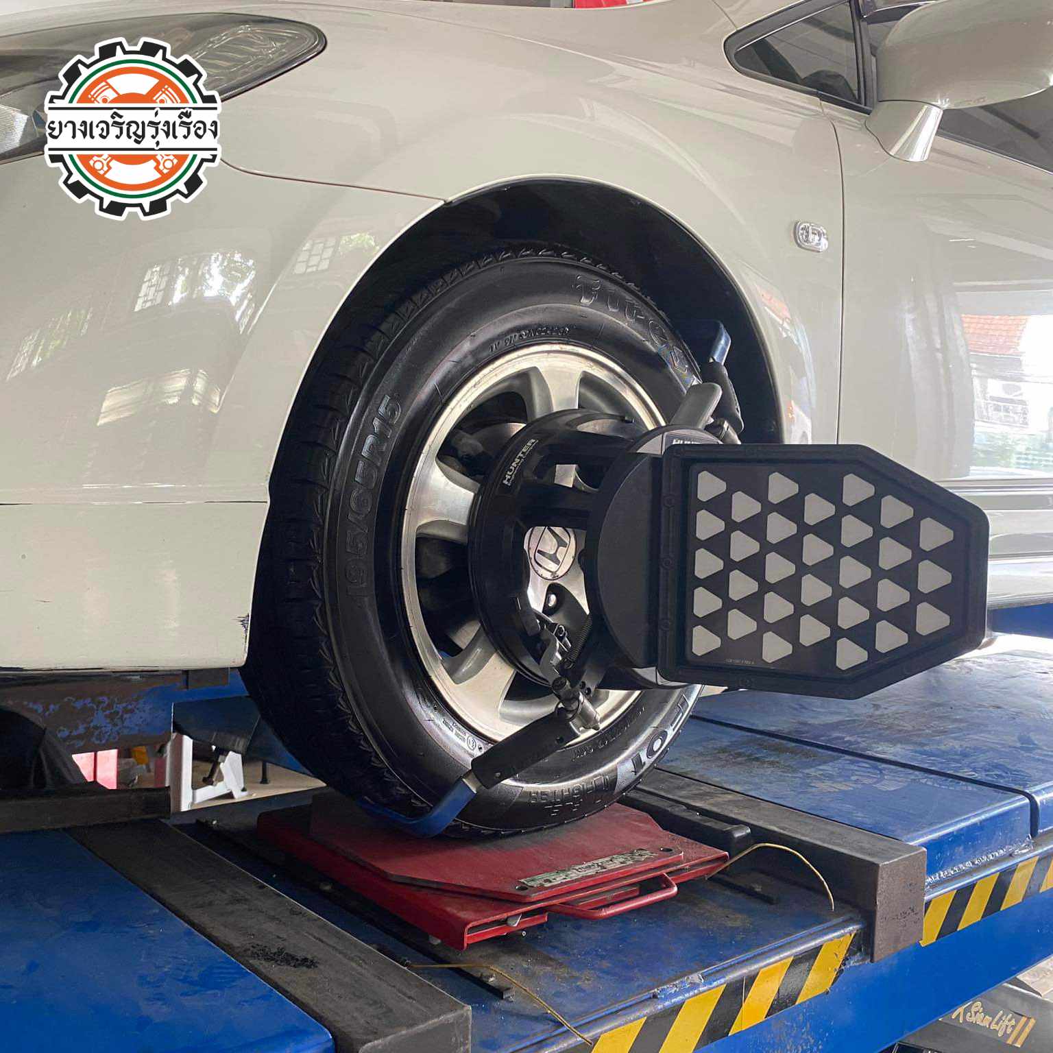 HONDA CIVIC FD เปลี่ยนยางใหม่ เลือกใช้งานยางรุ่นเดิม [+] FIRESTONE F01 195/65R15 --------------------------------- โทร : 08-6544-5963 บุ๊ก และทีมงาน ยินดีต้อนรับครับ 𝙊𝙪𝙧 𝙎𝙚𝙧𝙫𝙞𝙘𝙚 บริการทางร้าน เรารับทำอะไรบ้าง 🔧 ติดตั้งยางแบบไร้รอย 100% 🔧 บริการสลับยาง ตามอายุ 🔧 มียางรถยนต์ทุกยี่ห้อให้เลือกซื้อ 🔧 เช็คช่วงล่าง แก้ปัญหาให้ตรงจุด 🔧 บริการล้างลิ้นปีกผีเสื้อ 🔧 บริการเช็คระยะรถยนต์ 🔧 เปลี่ยนถ่ายของเหลวทั้งระบบ 🔧 ตั้งศูนย์ด้วยเครื่อง HUNTER นำเข้าจาก USA #รถยนต์มีปัญหาไม่รู้ต้องแก้ตรงไหน ทางเรายินดี ตรวจหาปัญหาและหาวิธีแก้ บอกลูกค้าก่อนลงมือทำเสมอราคาเป็นธรรมไม่เอาเปรียบ สบายใจคุณลูกค้า ---------------------------------- ดูแลให้คำปรึกษาทุกปัญหาคาใจ ไม่ทิ้งลูกค้า มีบริการหลังการขาย 【ให้ผู้เชี่ยวชาญของเรา ดูแลรถคุณ】 ร้านยางเจริญรุ่งเรือง ยินดีต้อนรับครับ