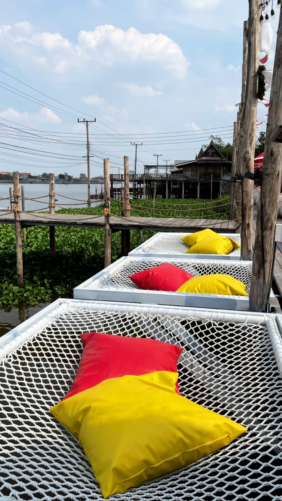 ผลงานเปลตาข่าย ตาข่ายเปลนอน ตาข่ายนั่งเล่น ตาข่ายนั่งชิว ตาข่ายนั่งชมวิว งานตาข่าย