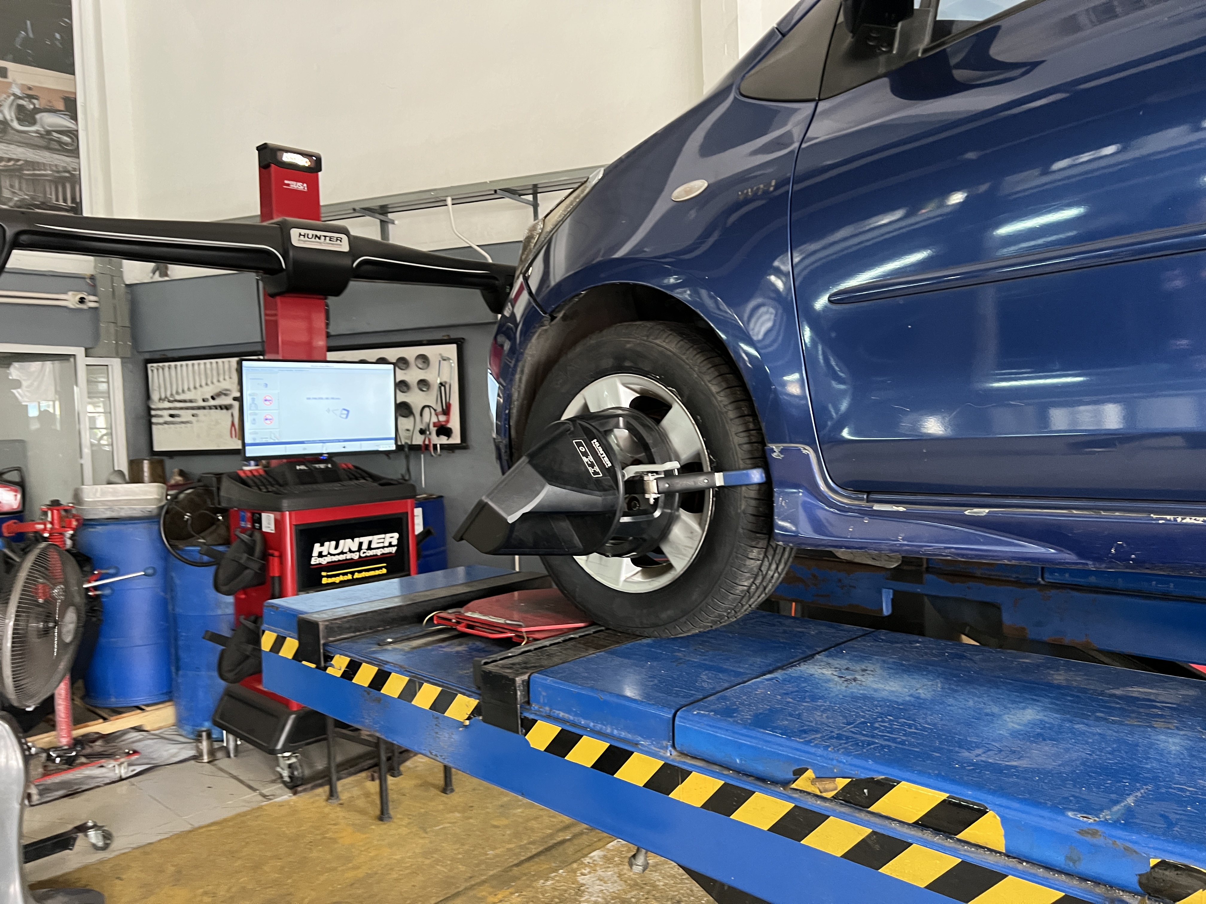 TOYOTA YARIS ต้องการยางรถยนต์ราคาไม่สูงมาก เน้นใช้งานทั่วไป ไม่ได้ขับรถเร็ว [+] OTANI EK1000 [+] ขนาด 195/60R15 โปรโมชั่นราคาพิเศษ ติดต่อสอบถามเพิ่มเติม โทร : 08-6569-1915 บุ๊ก และทีมงาน ยินดีต้อนรับครับ 𝙊𝙪𝙧 𝙎𝙚𝙧𝙫𝙞𝙘𝙚 บริการทางร้าน เรารับทำอะไรบ้าง 🔧 ติดตั้งยางแบบไร้รอย 100% 🔧 บริการสลับยาง ตามอายุ 🔧 มียางรถยนต์ทุกยี่ห้อให้เลือกซื้อ 🔧 เช็คช่วงล่าง แก้ปัญหาให้ตรงจุด 🔧 บริการล้างลิ้นปีกผีเสื้อ 🔧 บริการเช็คระยะรถยนต์ 🔧 เปลี่ยนถ่ายของเหลวทั้งระบบ 🔧 ตั้งศูนย์ด้วยเครื่อง HUNTER นำเข้าจาก USA #รถยนต์มีปัญหาไม่รู้ต้องแก้ตรงไหน ทางเรายินดี ตรวจหาปัญหาและหาวิธีแก้ บอกลูกค้าก่อนลงมือทำเสมอราคาเป็นธรรมไม่เอาเปรียบ สบายใจคุณลูกค้า ---------------------------------- ดูแลให้คำปรึกษาทุกปัญหาคาใจ ไม่ทิ้งลูกค้า มีบริการหลังการขาย 【ให้ผู้เชี่ยวชาญของเรา ดูแลรถคุณ】 ร้านยางเจริญรุ่งเรือง ยินดีต้อนรับครับ #ยางรถยนต์ #otani #ek1000